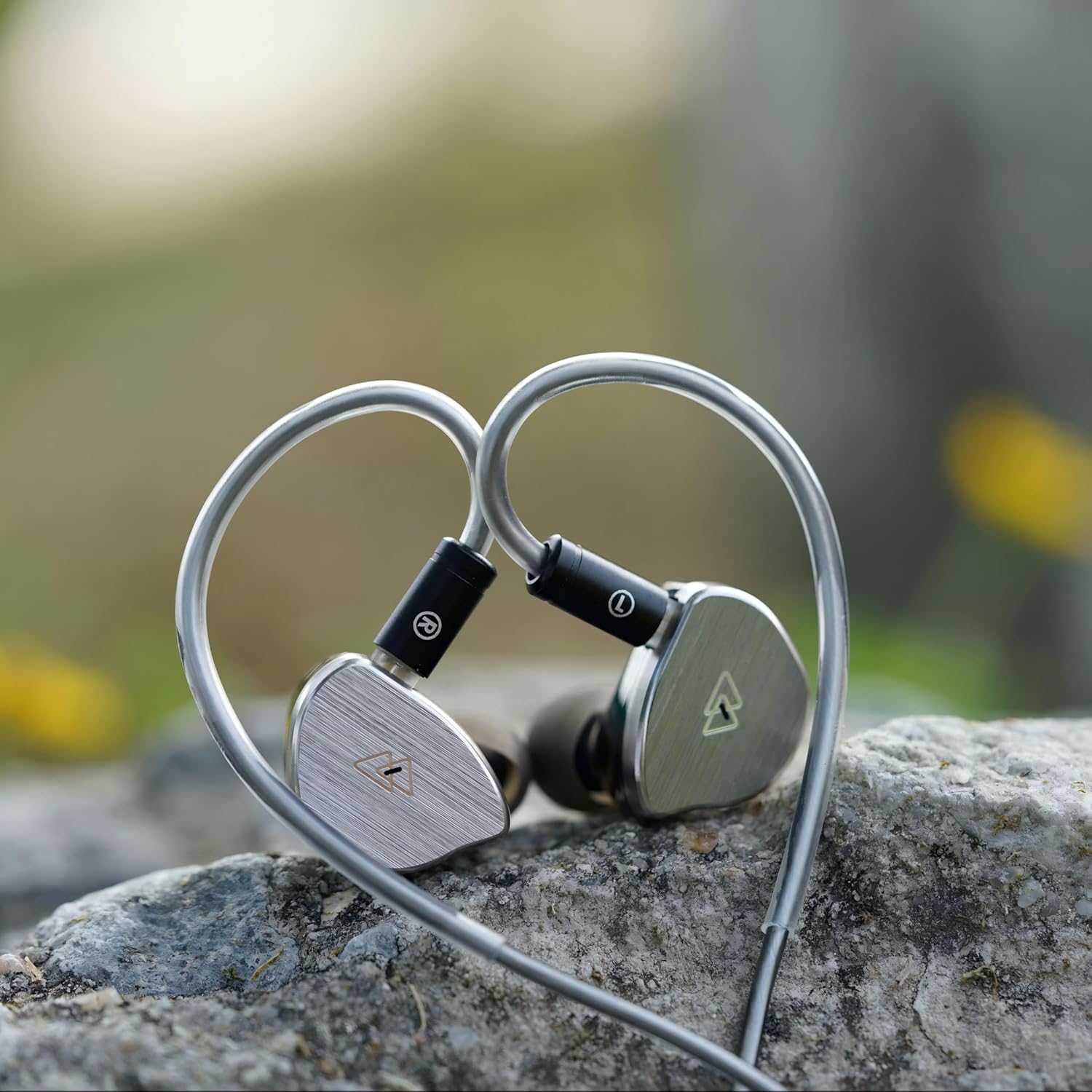 BQEYZ BQ10 HiFi in-Ear Monitor Earphones, 12mm Dual-Cavity Dynamic Driver IEM Headphones, Wired Gaming Earbuds with Detachable 0.78mm 2-Pin Cable (TypeC Mic)