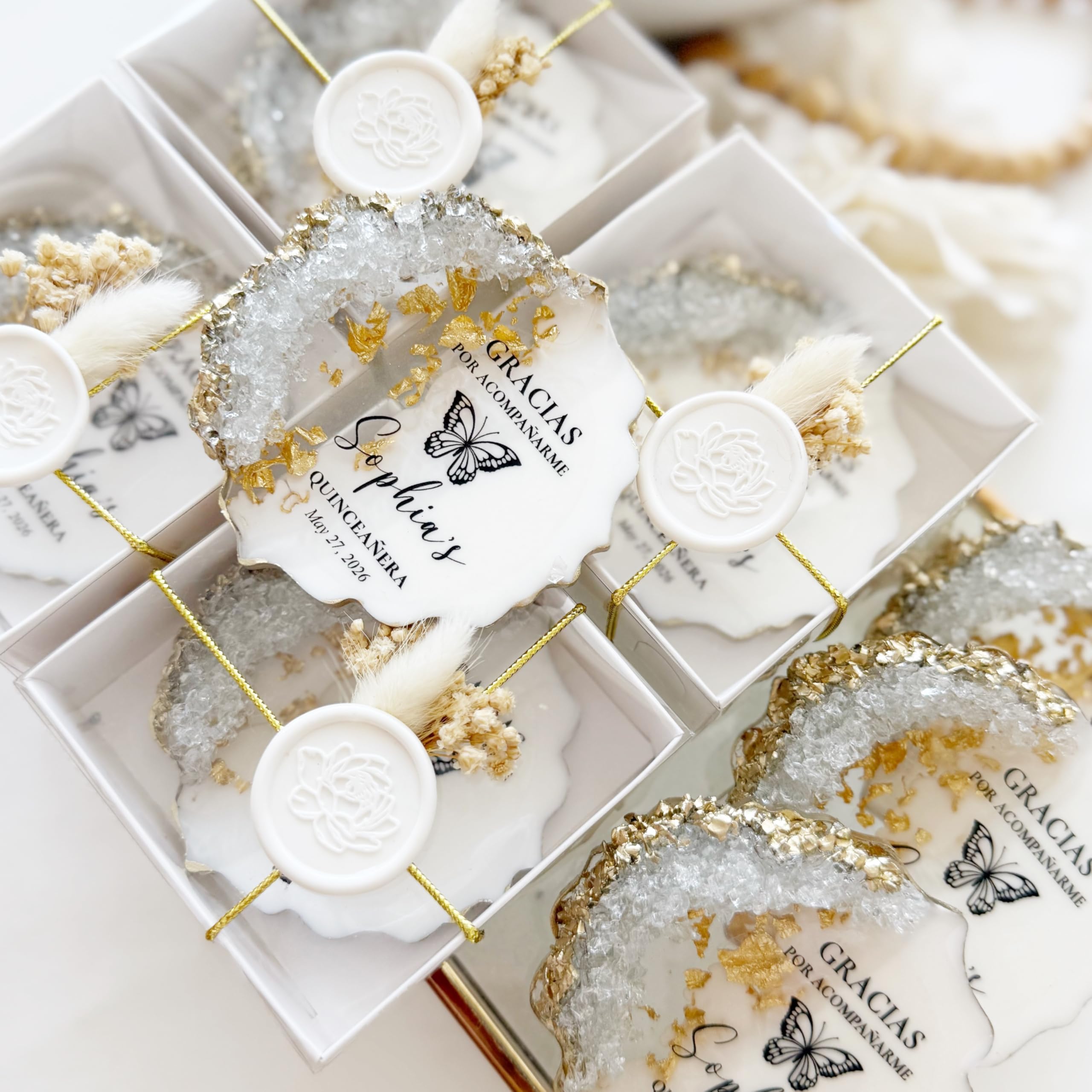 Personalisierte Quinceañera Gastgeschenke, Sweet 15 Partygeschenke für Gäste, Individuelle Epoxidharz Erinnerungsstücke mit Blumen & Wachssiegel, Mis XV Años Geschenk (30 Stück mit Geschenkbox)