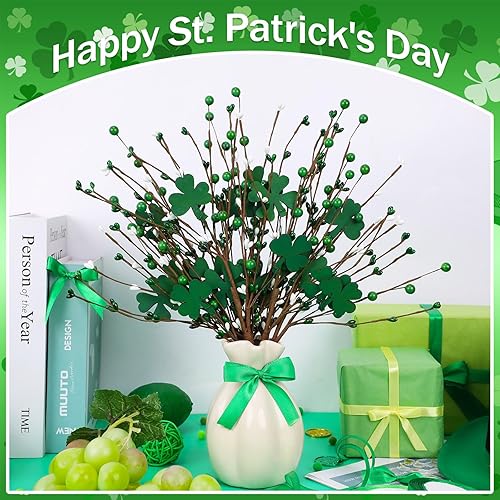 Miniatura 5 de JUNEBRUSHS Decoraciones del día de San Patricio, paquete de 6 palillos de trébol artificiales, ramas de bayas en forma de trébol con 2 rollos de