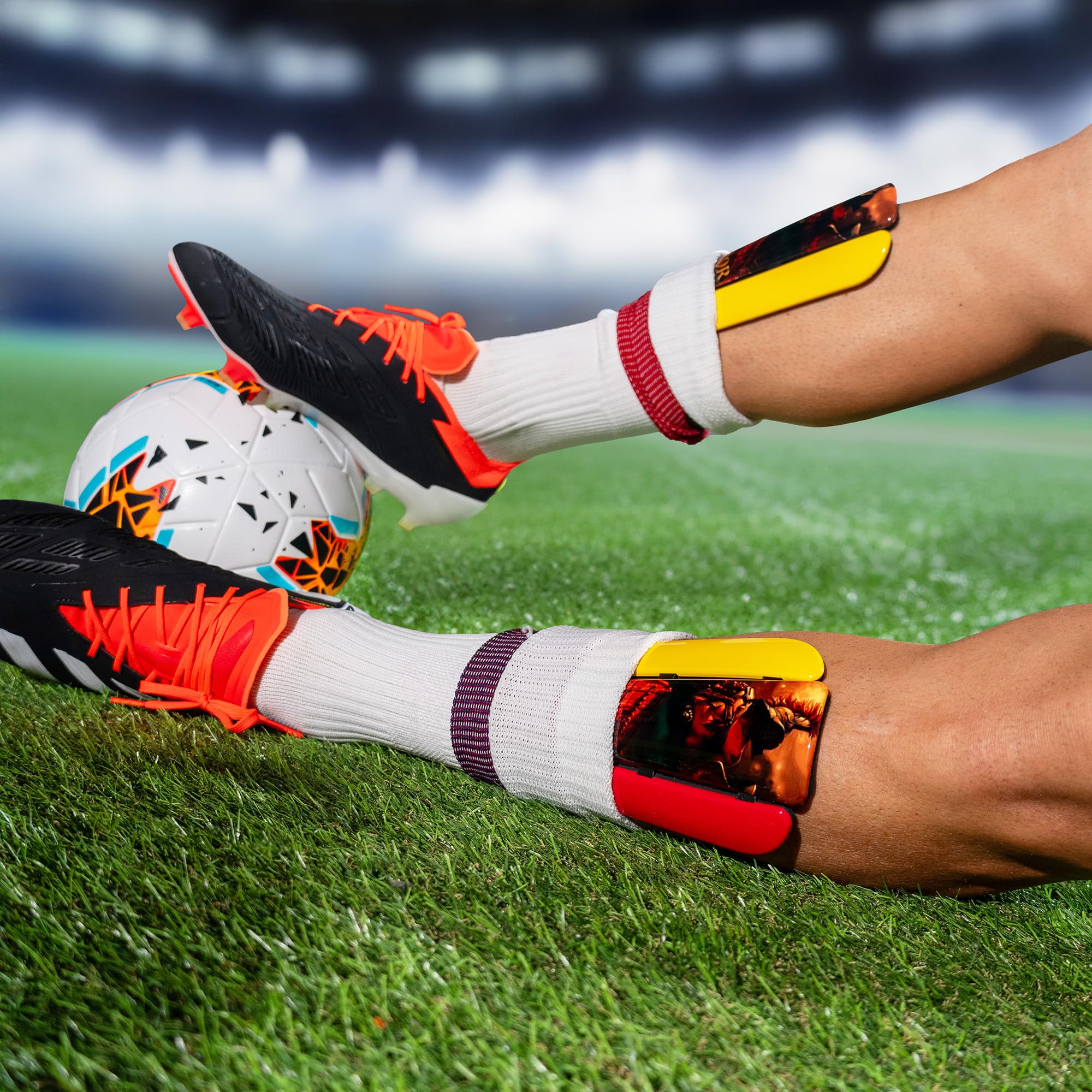 Parastinchi Da Calcio Giovani Adulti ad alta resistenza agli urti Made in Italy Protezione Completa. Comprese fasce di sostegno. Modello Gladiatore