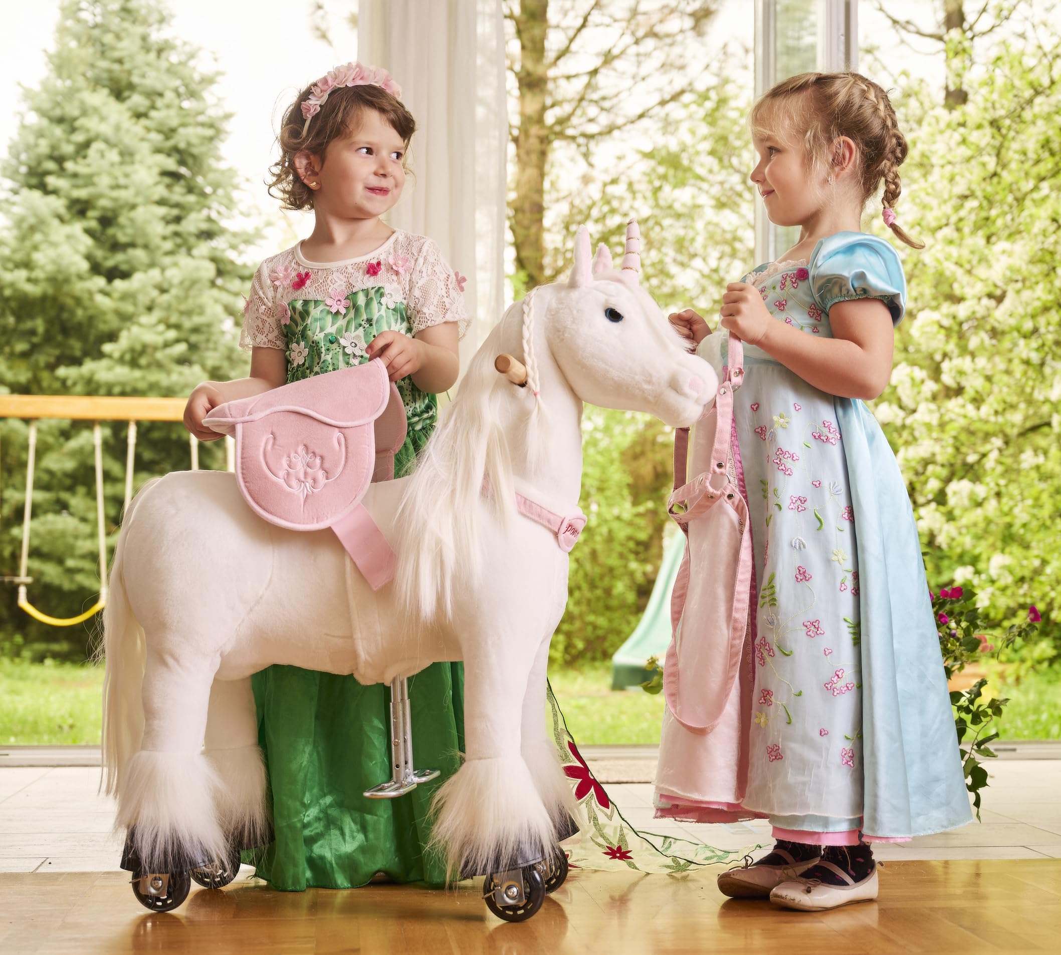 PONNIE Einhorn mit Rollen Unicorn S für Kinder 3–6 J (30 kg) – Ohne Batterie – Mitwachsend Dank höhenverstellbarer Steigbügel – Kämmbar, mit abnehmbarem Rosa Sattel – drinnen&draußen – 87 cm