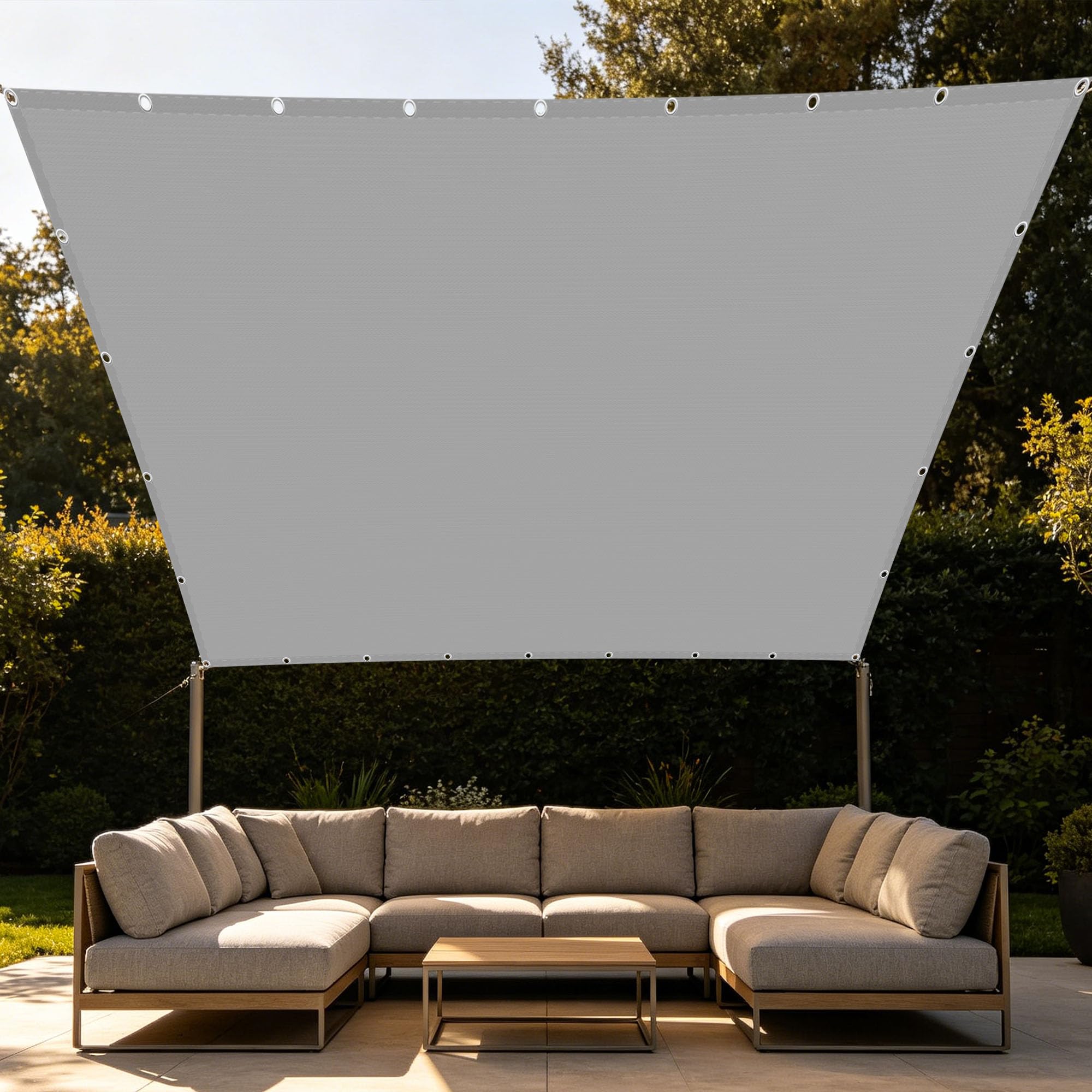 Voile d'ombrage contre le vent et les UV : la solution pour un patio frais et abrité