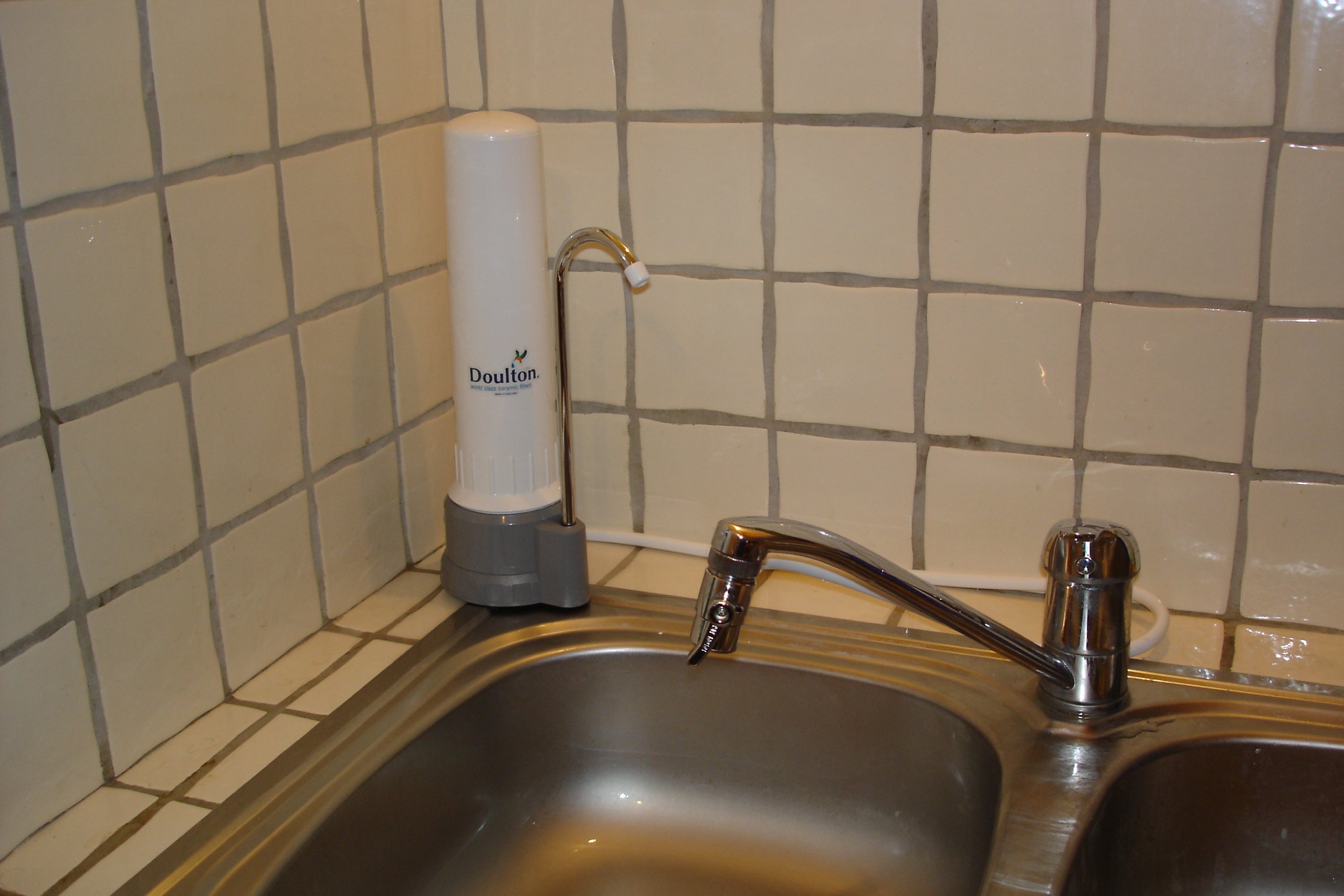 Filtre eau pure Doulton HCP sur évier