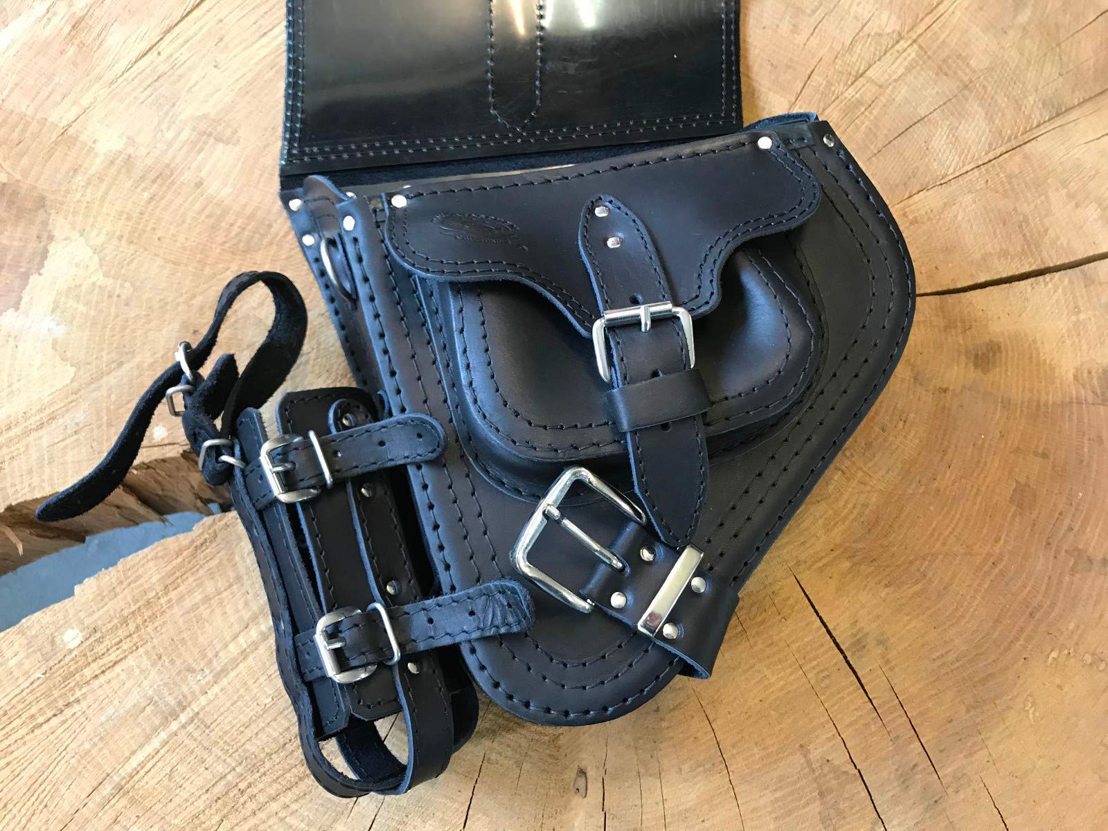 Hades Black Schwingentasche kompatibel mit Harley Davidson Softail Schwinge schwarz Getränkehalter Tasche Motorrad Softail Heritage Bikertasche Echtleder Slim Starrahmen Rahmen