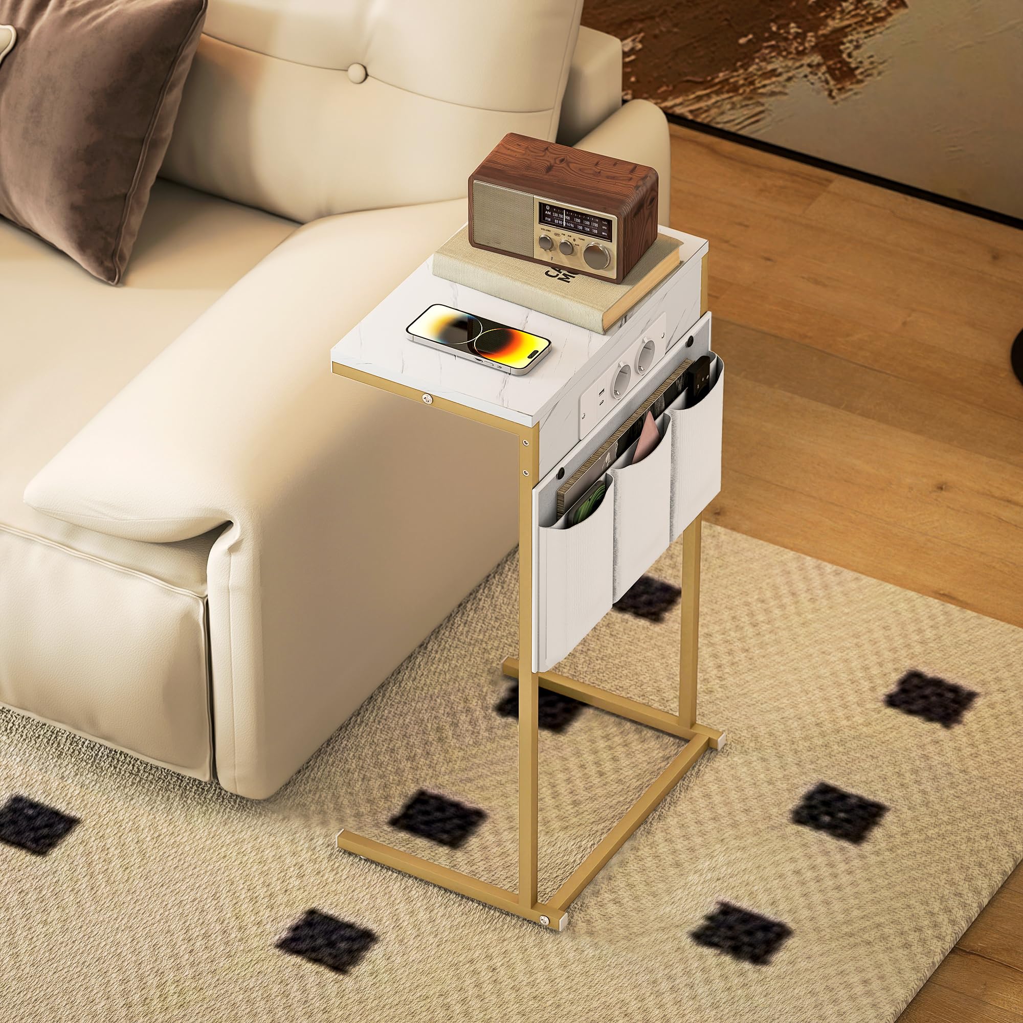 HOMCOM Mesa Auxiliar con Estación de Carga Mesa para Sofá con 2 Puertos USB 1 Puerto USB-C y Bolsillo Organizador Mesita Auxiliar para Salón Dormitorio Blanco