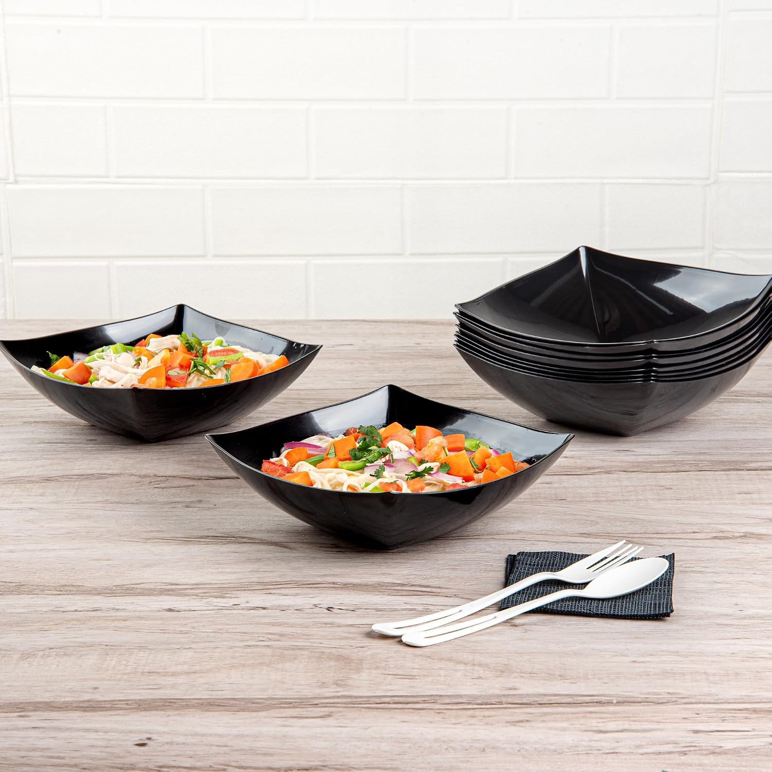 Restaurantware 32 Ounce Plastic Bowls Pack of 100 Square Disposable Fancy Salad Bowls - Durable, Heavy-duty, Black Plastic Bowl, For Warm And Cold Foods, Salads, Snacks, Noodle Broth, Ramen image 3