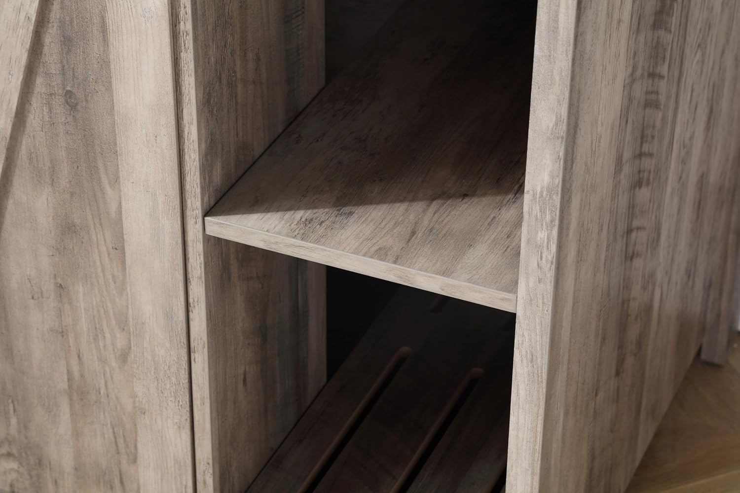 Detailed dimensions of the cat litter enclosure
