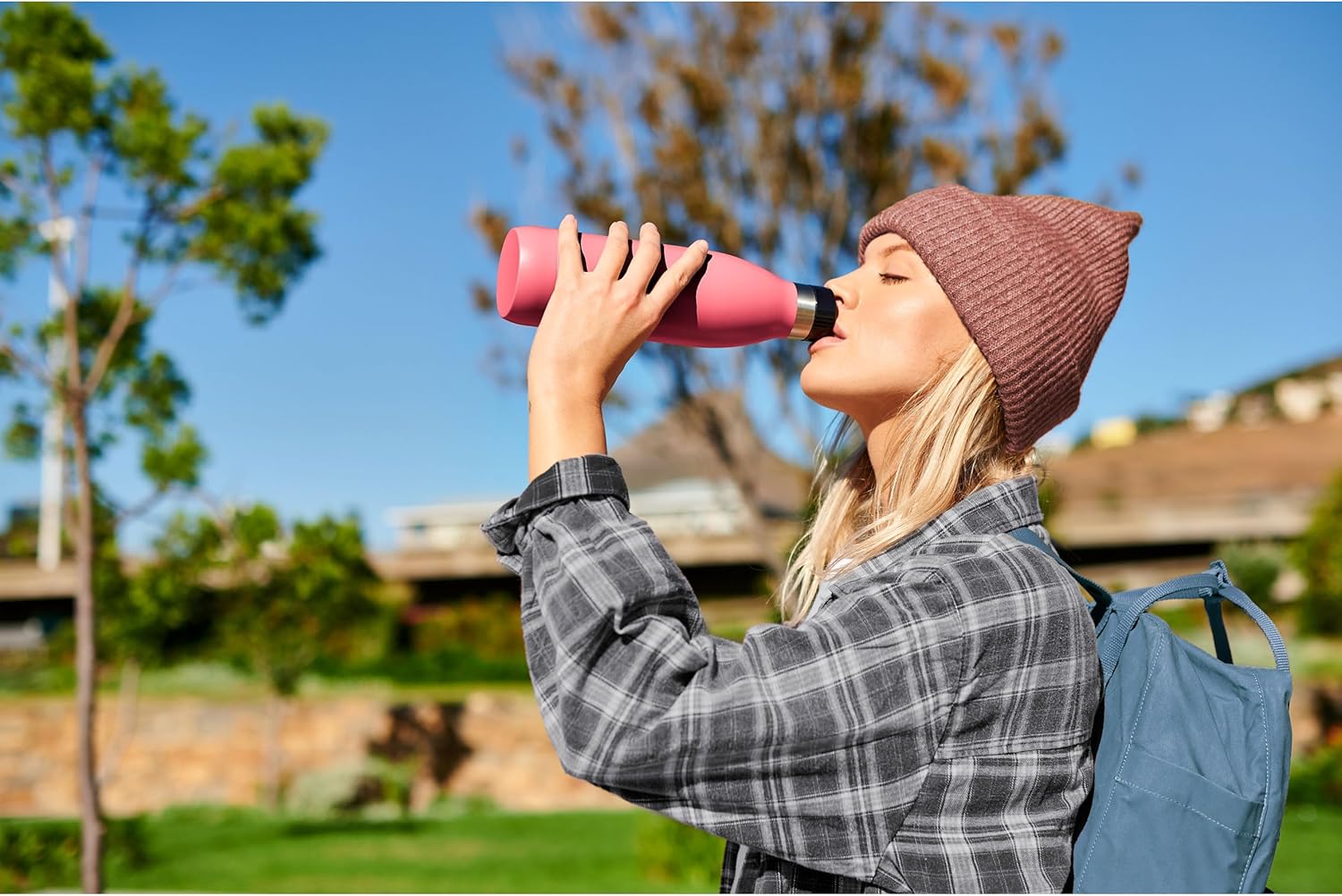 Emsa N31123 Bludrop Colour Water Bottle, 0.7 Litres, 100% Leak-Proof, Quick-Press Closure, Ergonomic 360° Drinking Enjoyment, 12 Hours Warm, 24 Hours Cool, Stainless Steel, Coral, Pink