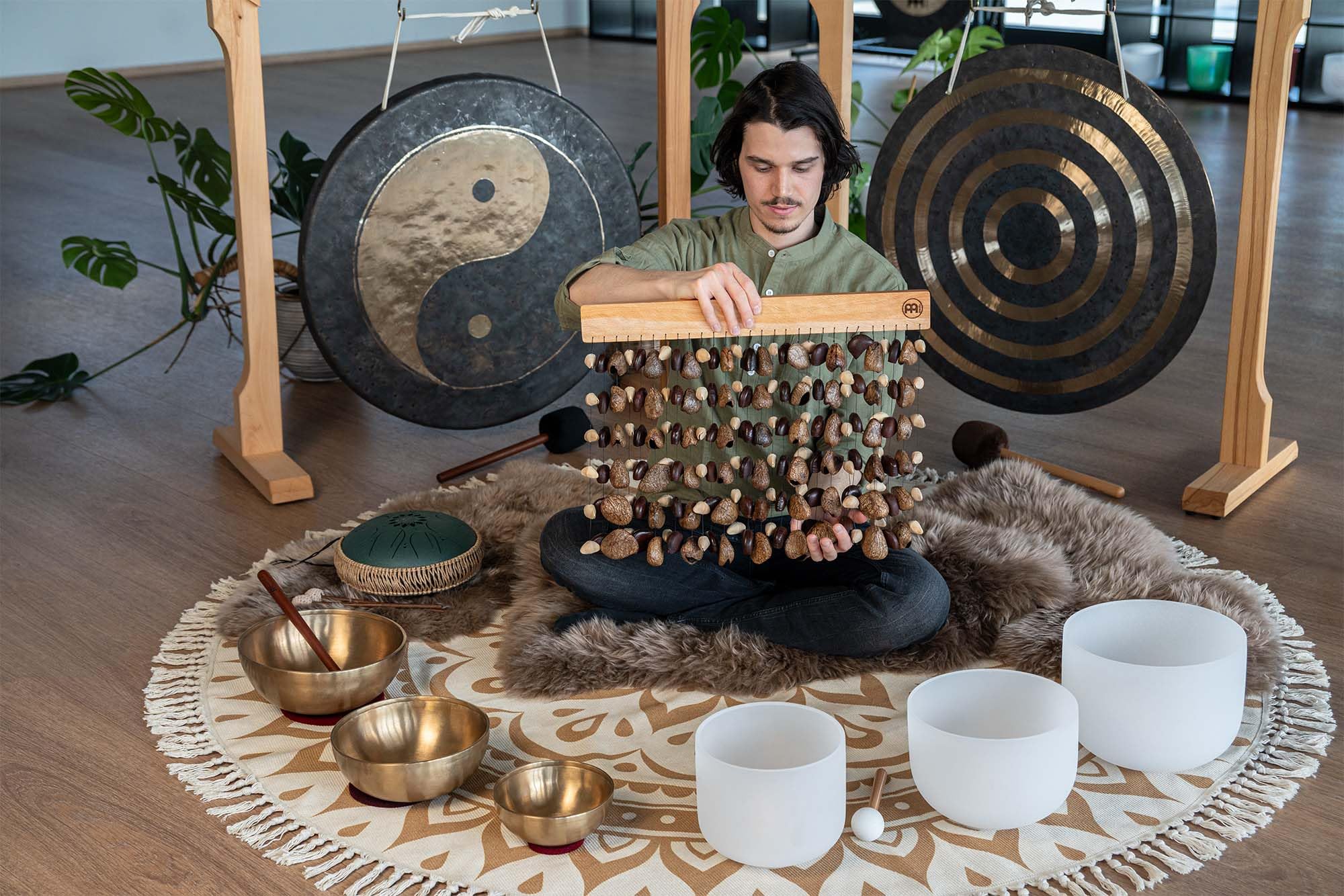 Sonic Energy Kenari/Pangi/Bendo Nussschalen Chime – Soundeffekt-Instrument für Therapie und Percussion – Mit Mahagoniholz-Aufhängung (SKBPCH)