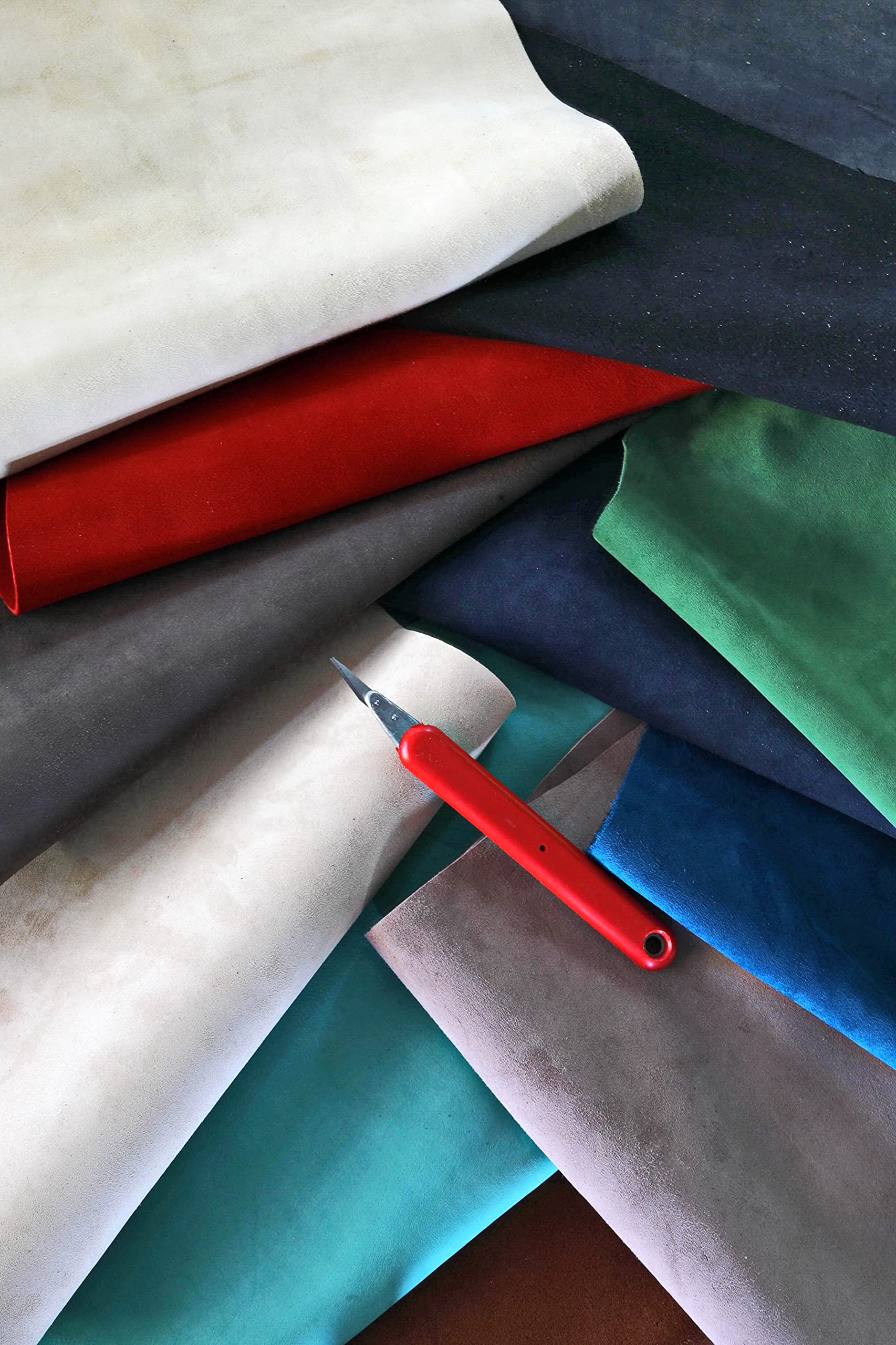 LA GARZARARA - Découpes en daim et nubuck - Minimum 20 x 25 cm maximum 40 x 40 cm - 2 kg - Sélection aléatoire pour travaux manuels - Couleur unie, couleurs variées - LAG-29
