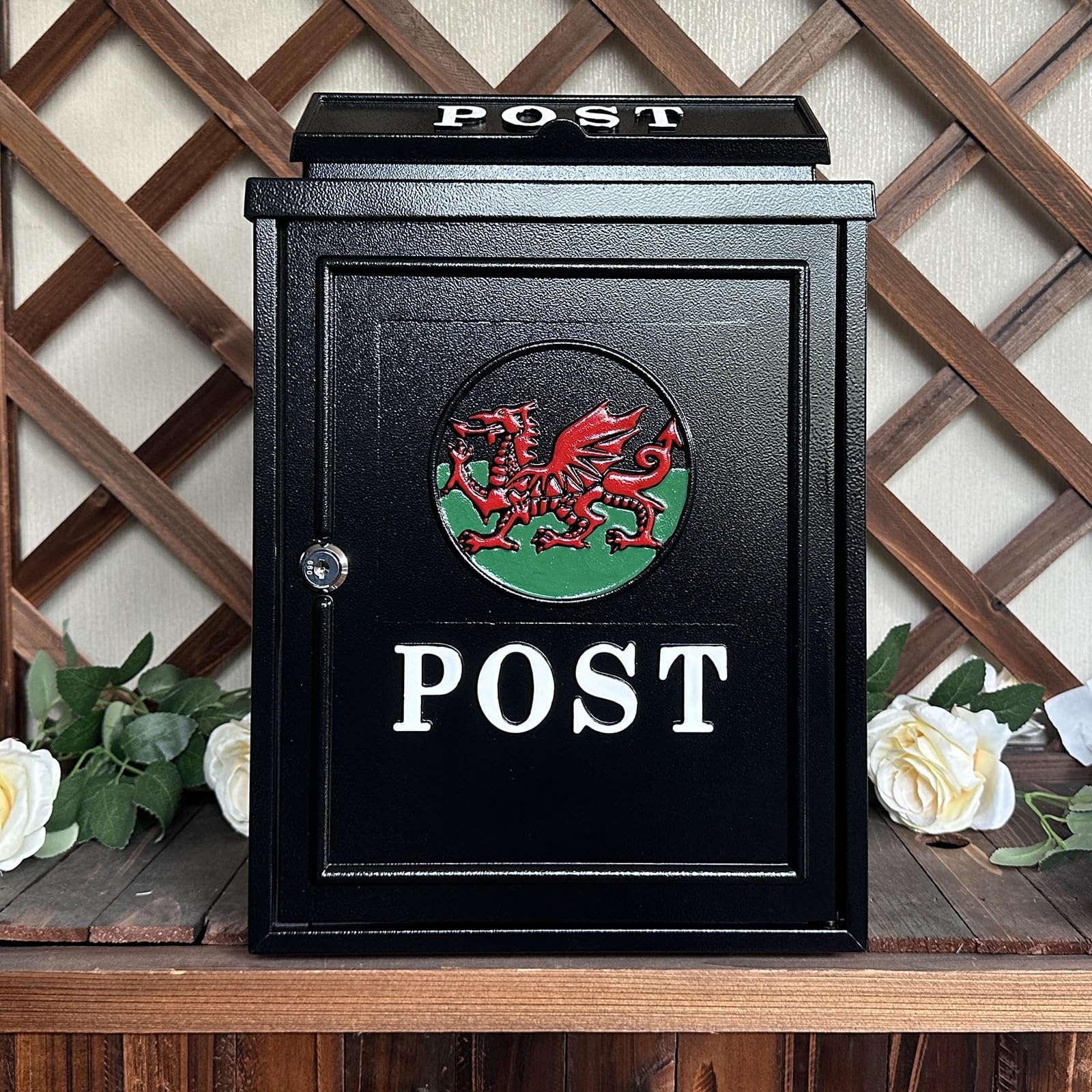 KRXSOBNV Mailboxes, Pastoral Style Creative Mailbox, Metal with Pattern, Lock, Can Be Used Indoors and Outdoors
