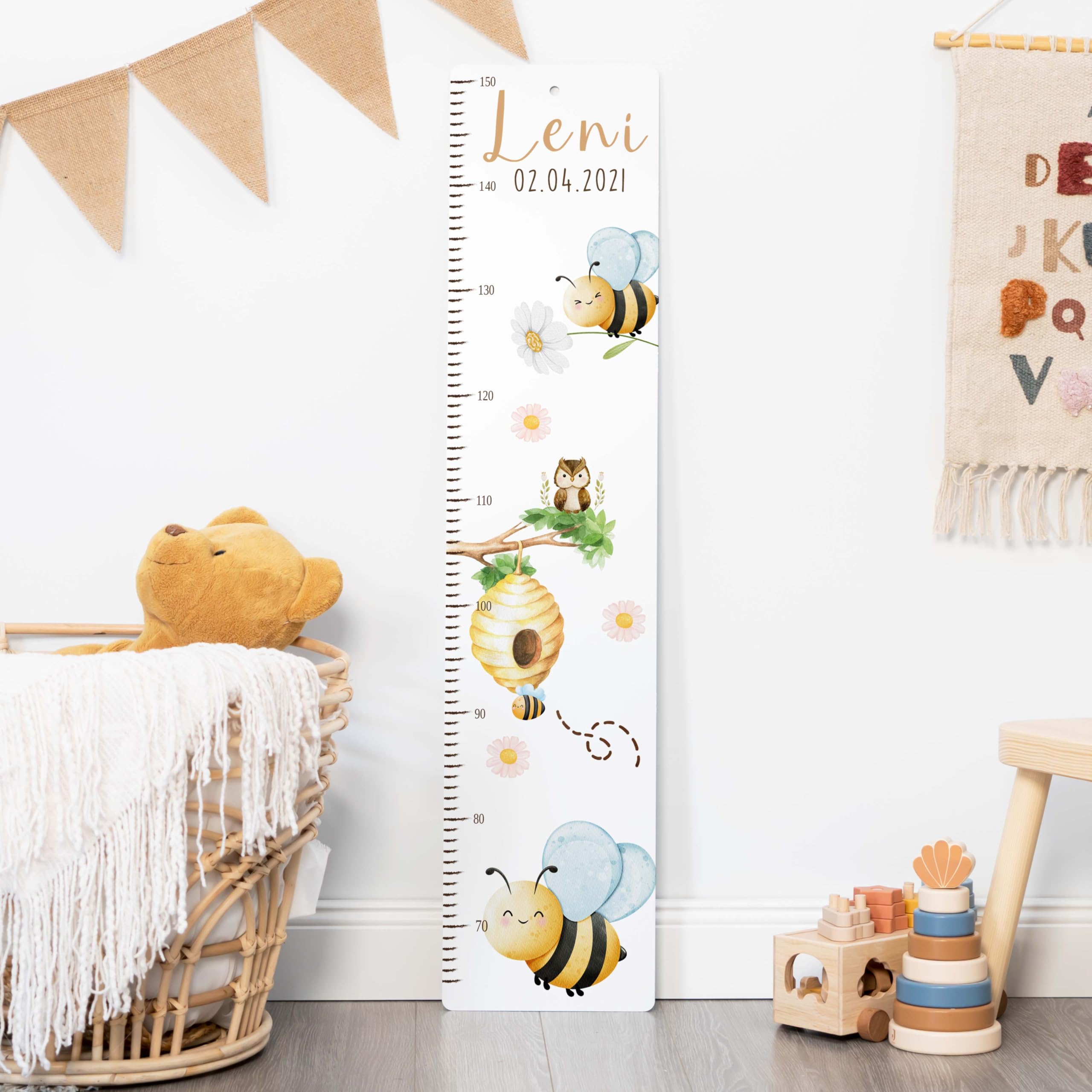 Kidsmood - Personalisierte Messlatte Kinder aus Holz – Hochwertige Messleiste & Wand-Deko für Baby- & Kinderzimmer mit zauberhaftem Biene – Tolles Taufgeschenk für Mädchen & Jungen - Skala 65-140cm