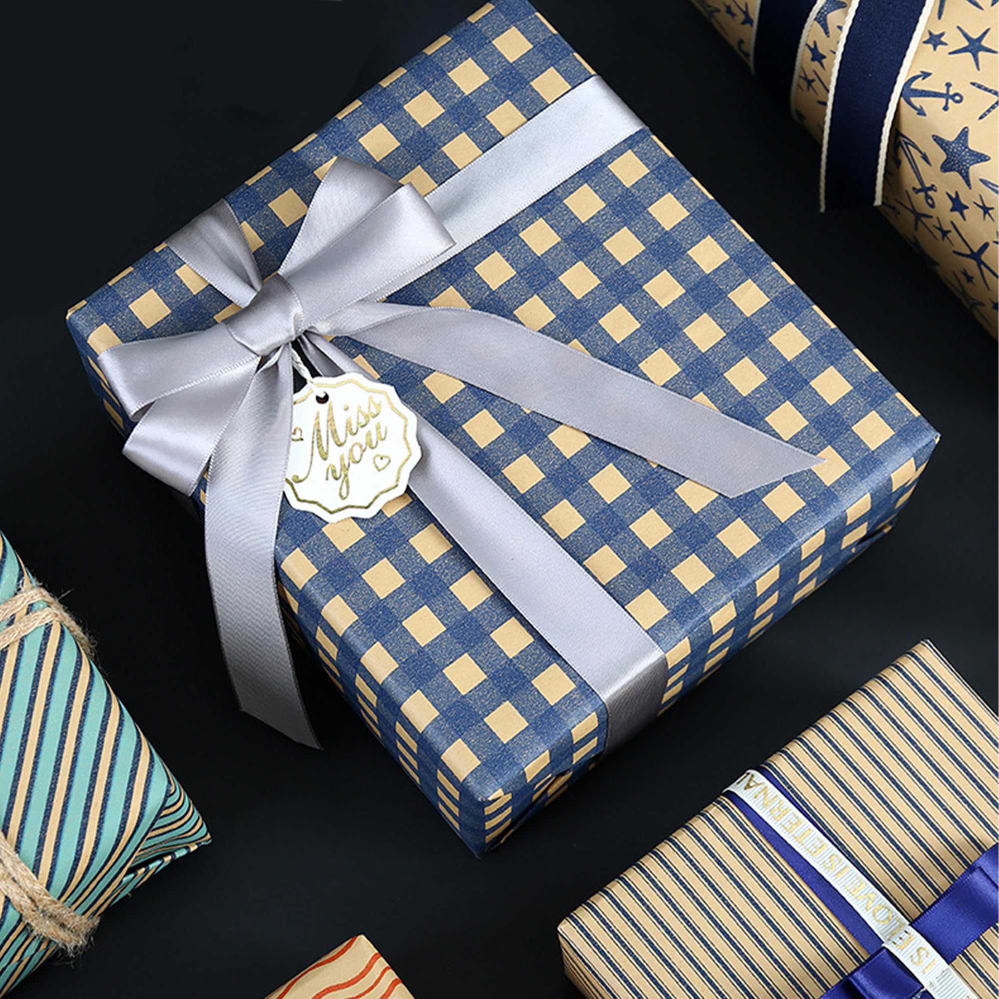 Dantolo 8 Piezas Rollo Papel Kraft Decorado, 50x70cm Papel Para Envolver Regalos, Papel Regalo Kraft con cuerda de cáñamo para Cumpleaños, Navidad, Bodas