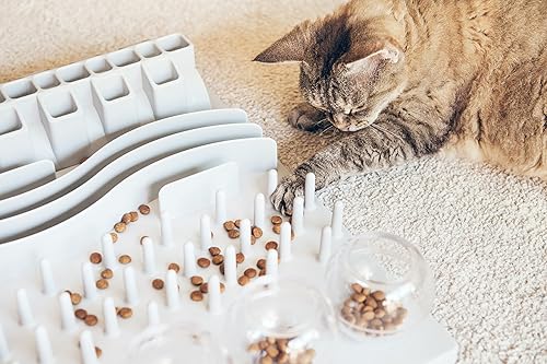 Miniatura 2 de TRIXIE Tablero de actividades para gatos, juego de estrategia para estimulación mental, juego interactivo para gatos, dispensador de golosinas,