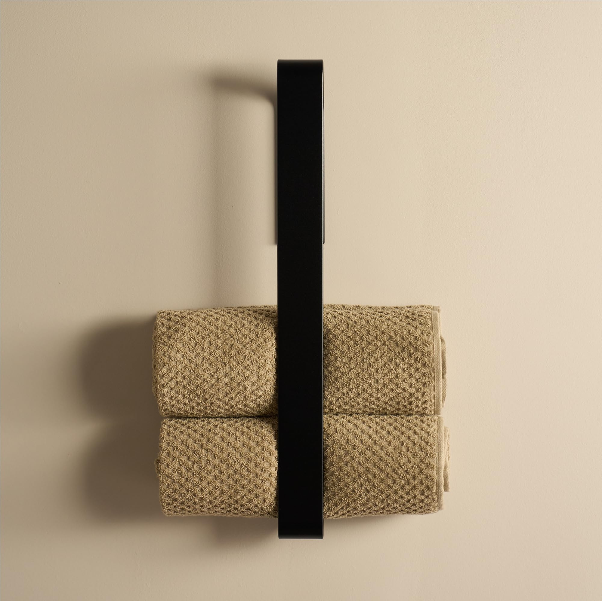 Designfabrik Hamburg | Handtuchhalter ohne Bohren | Gästehandtuchhalter selbstklebend | Handtuchhalter zur Aufbewahrung | Modernes Design | Matt Schwarz