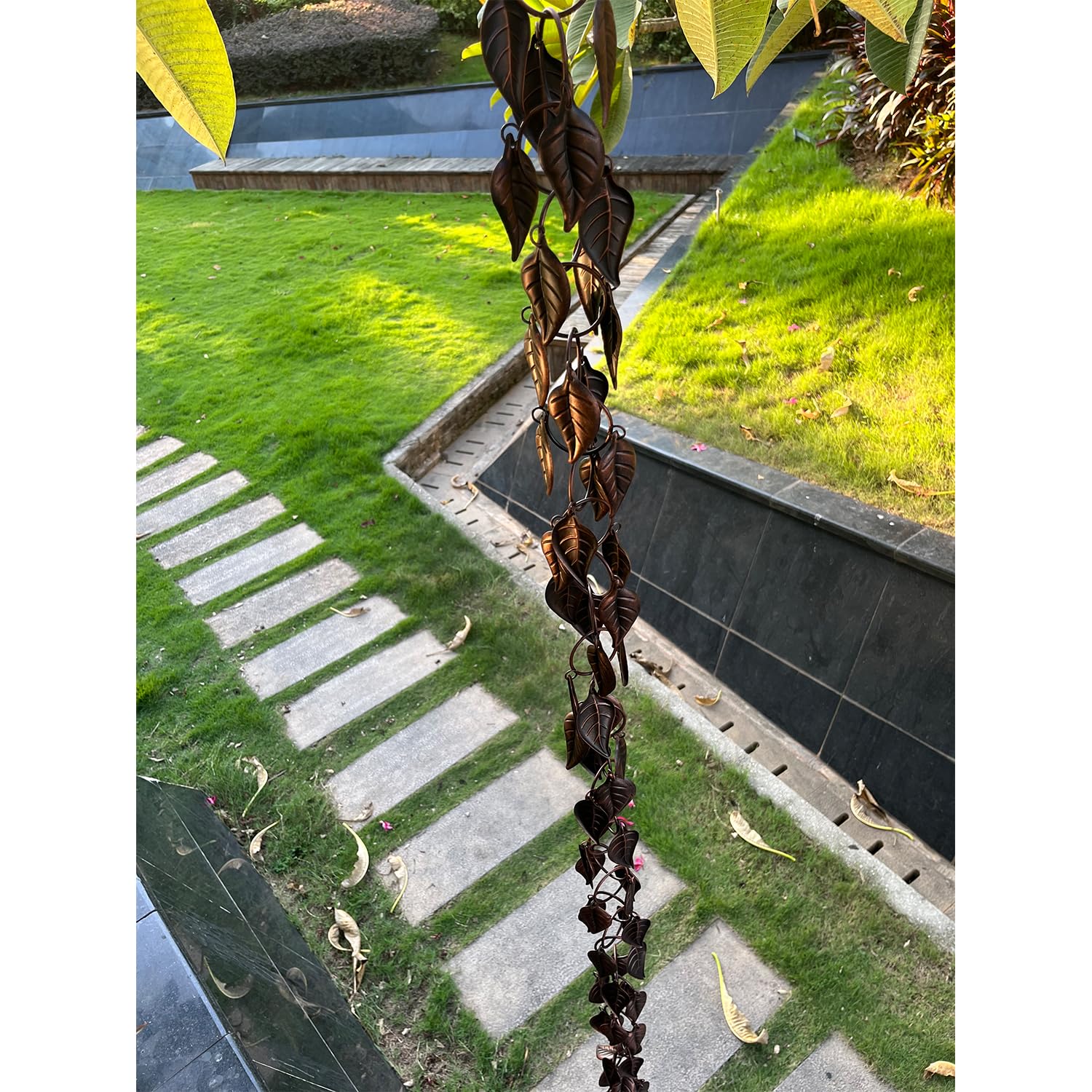 Catena per Pioggia da 2,5 m, con Foglie per grondaie e pluviali, Catene Decorative per Esterni, in Metallo, per grondaie, per Decorare la casa e Il Giardino, Rame Anticato