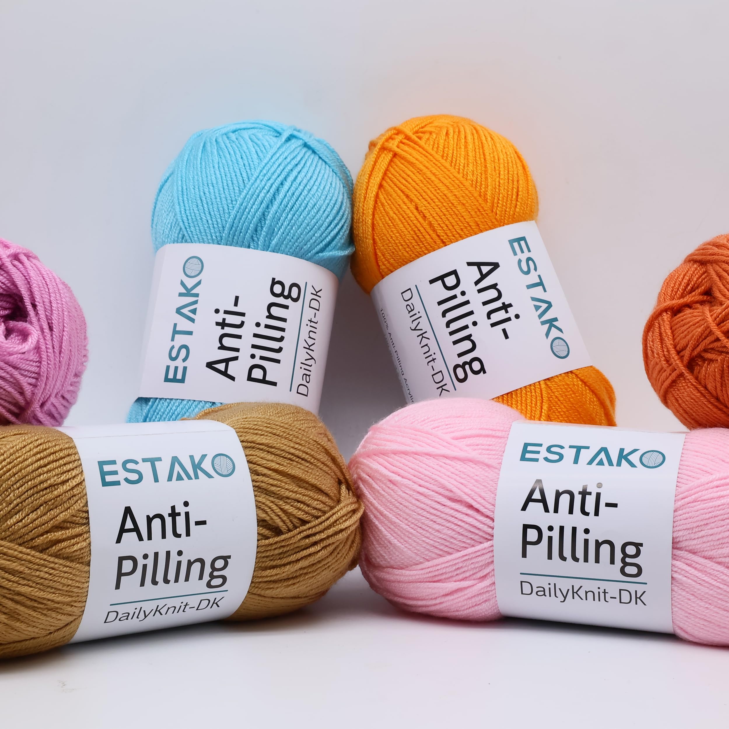 Estako DailyKnit-DK - Confezione da 4 matasse di filato acrilico anti-pelucchi, morbido DK leggero #3, 4 x 99,79 g, 4 x 273 m, per lavoro a maglia e uncinetto (80047 - verde wasabi)