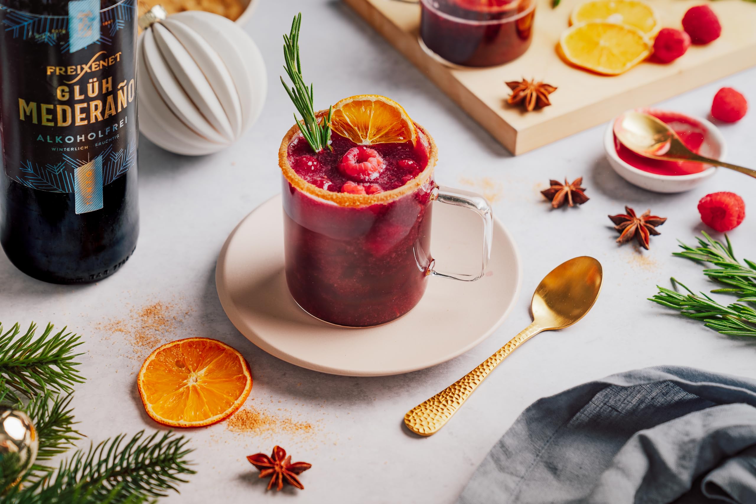 Freixenet Mederaño Glühwein Weiß (6 x 0,75 l) - fruchtig-süß-intensiver Glühwein; heißer Genuss im Advent, an Weihnachten, oder der kalten Jahreszeit