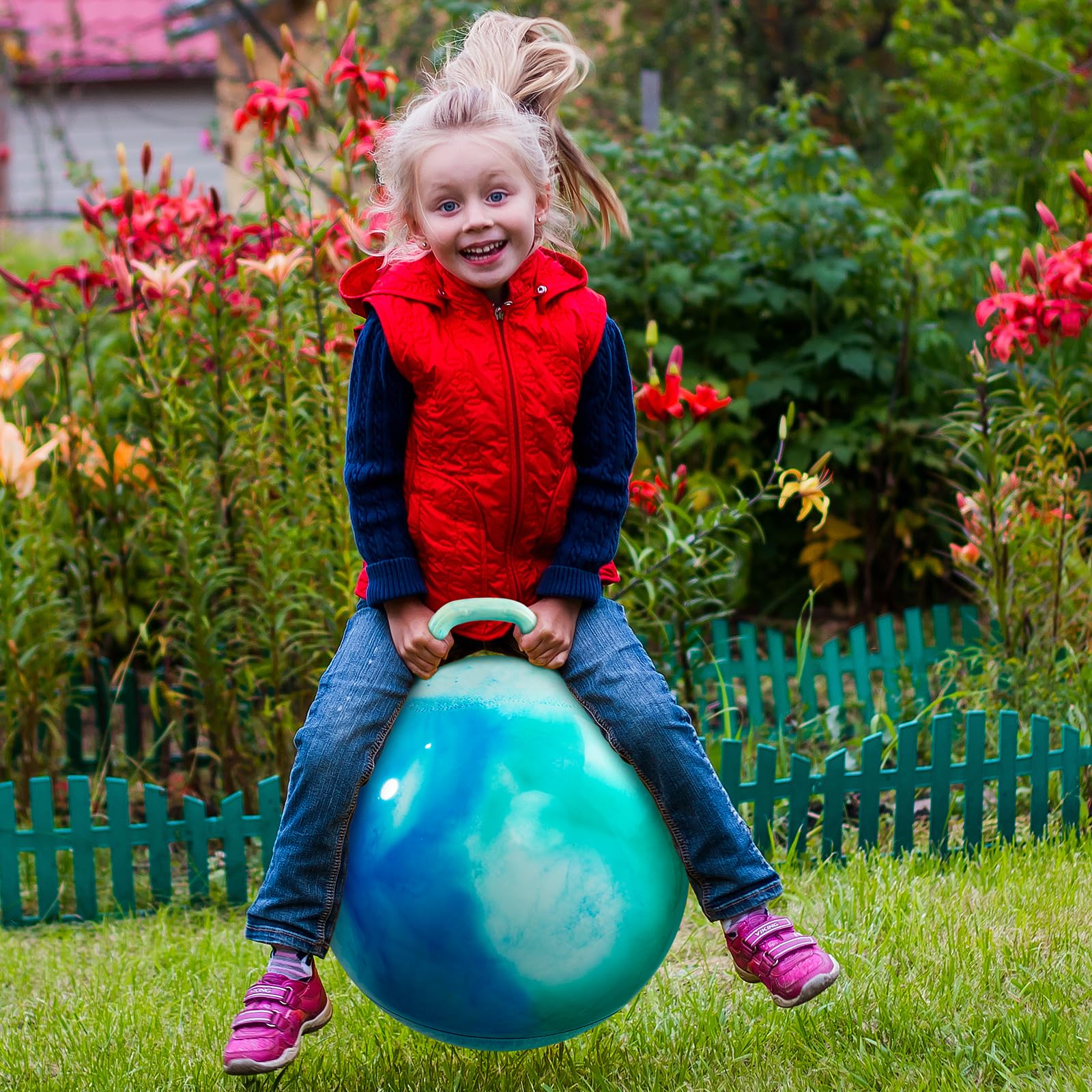 INPODAK Space Hopper, Balle Sauteuse de 45cm, Balle Sauteuse pour Enfants de 3 à 6 Ans, Balle Rebondissante avec poignée, Jouet Sauteur pour Enfants de 3, 4, 5 et 6 Ans(Nuages Bleus)
