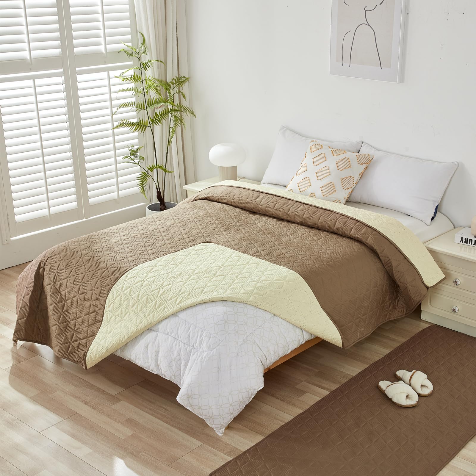 Taiyang Copridivano per Cani impermeabile, Coperta impermeabile per cani, protezione per mobili per bambini, bambini, cane, gatto, Con fondo in gomma antiscivolo (Marrone Metallico, 132-208 cm)