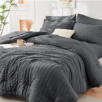 Full Size Luxury Faux Fur Comforter Set - Soft & Breathable 7-Piece Bedding Collection - 1 Comforter, 1 Fitted Sheet, 1 Flat, 2 Pillowcases, 2 Pillow Shams - Deep Pocket - Premium Quality, Silver