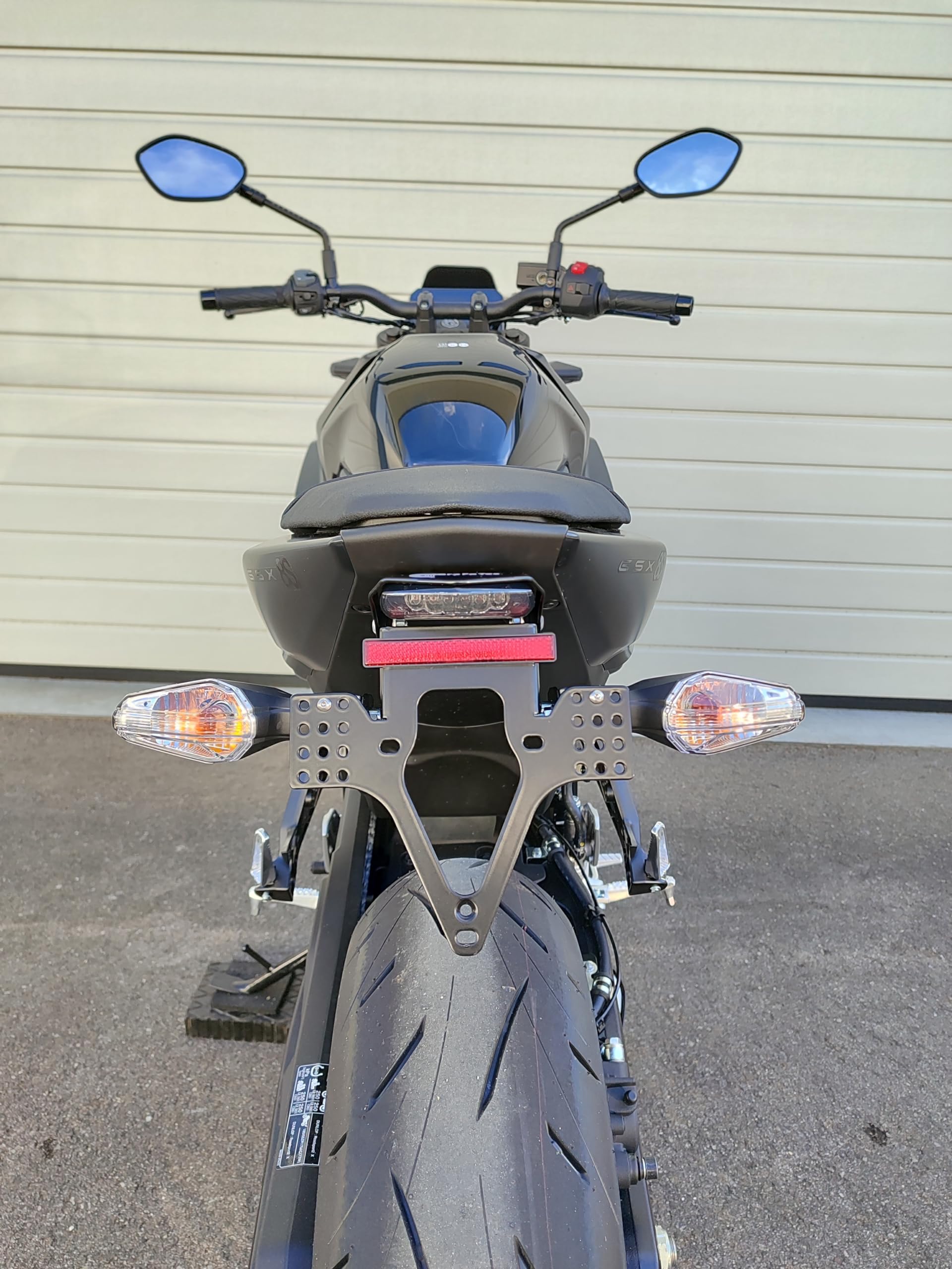 kurzer Kennzeichenhalter für Suzuki GSX-8S gsx8R Heckumbau EVO BriskKennzeichenträger kurzes Heck mit Rücklicht und Halter für original Blinker Suzuki gsx8r grofatec