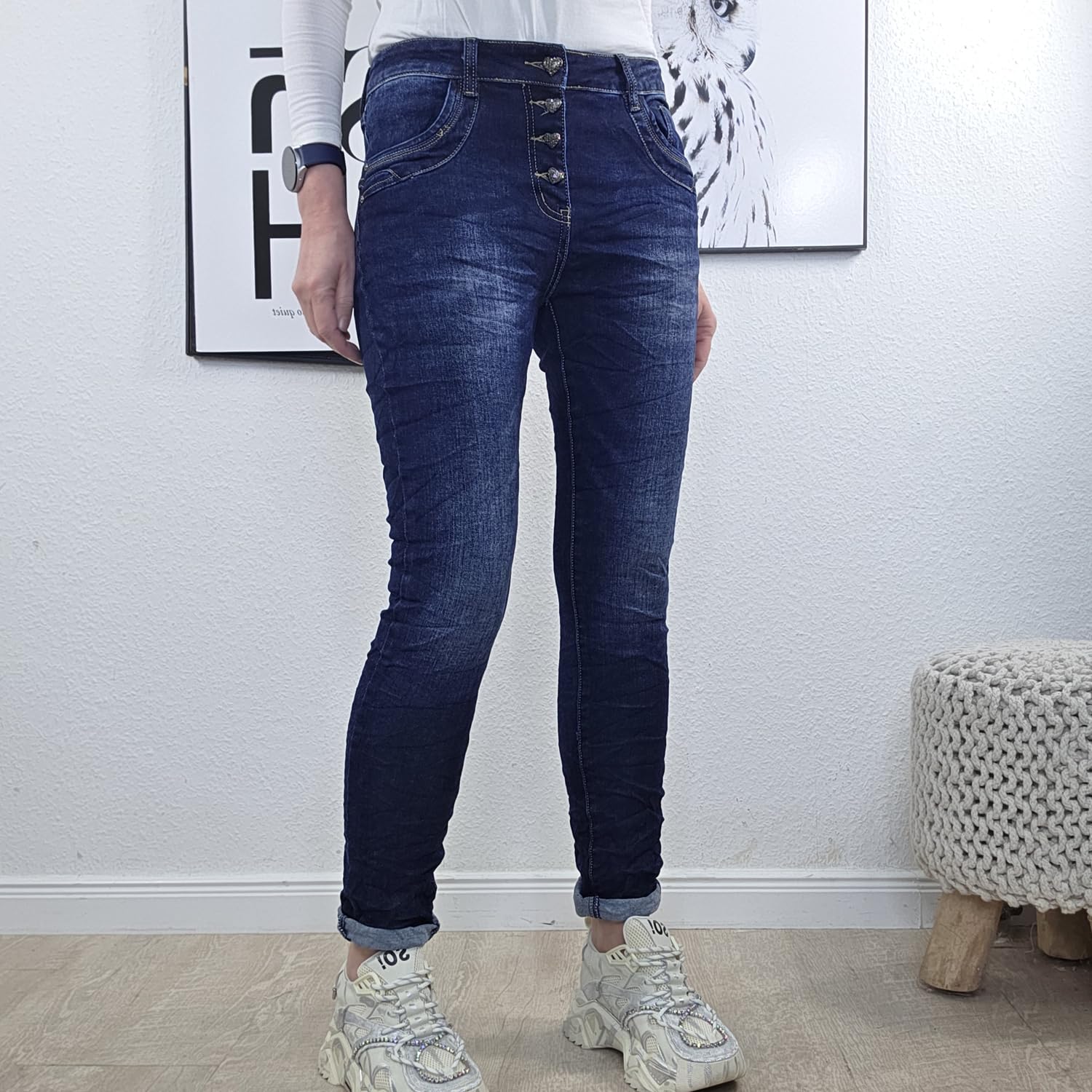 Jewelly Stretch Jeans| im Baggy Boyfriend Schnitt| Damen Hose mit dekorativer Knopfleiste| Perfekter Sitz