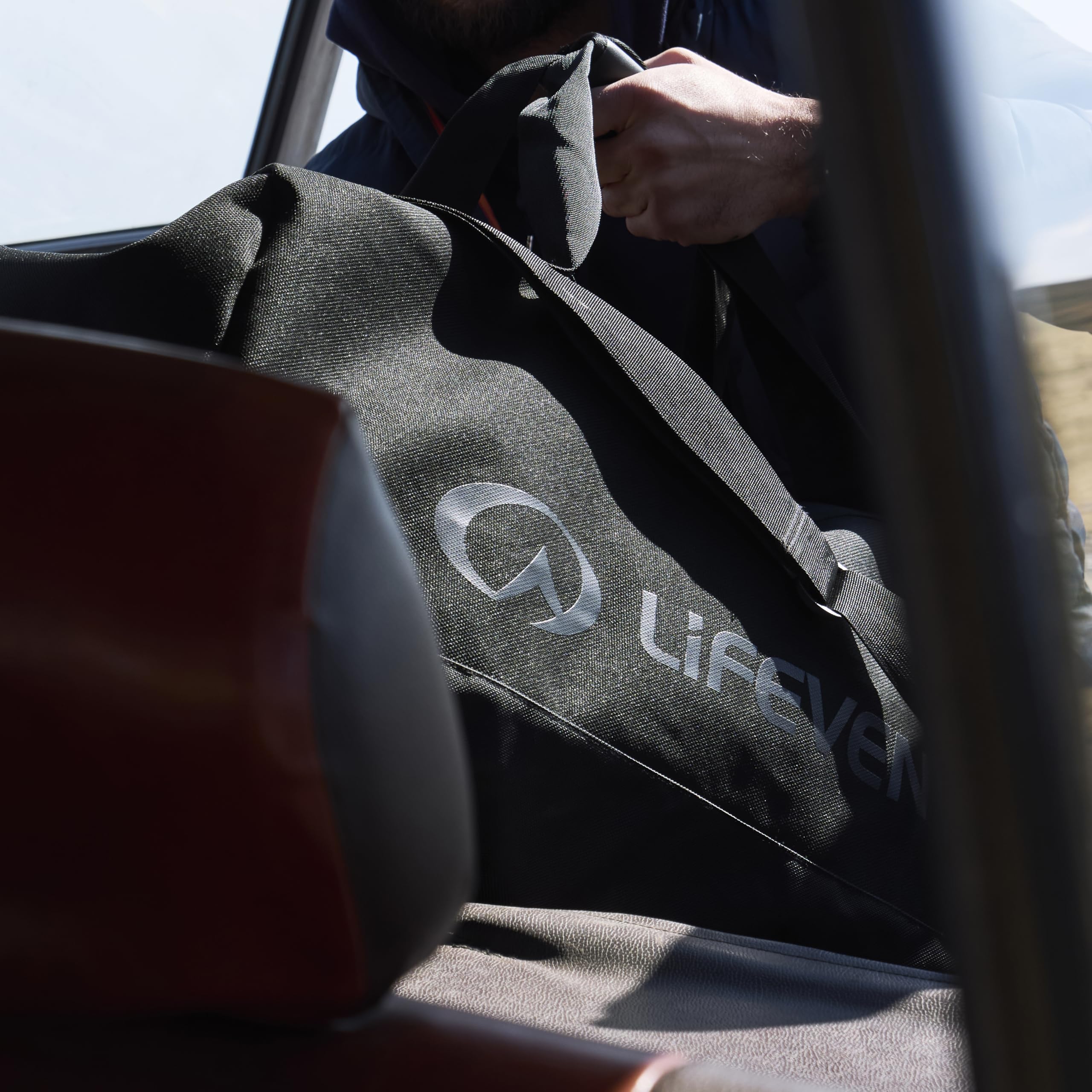 Bolsa de viaje Expedition Cargo Duffle de Lifeventure | 50 litros de capacidad con correas desmontables para llevarla como mochila