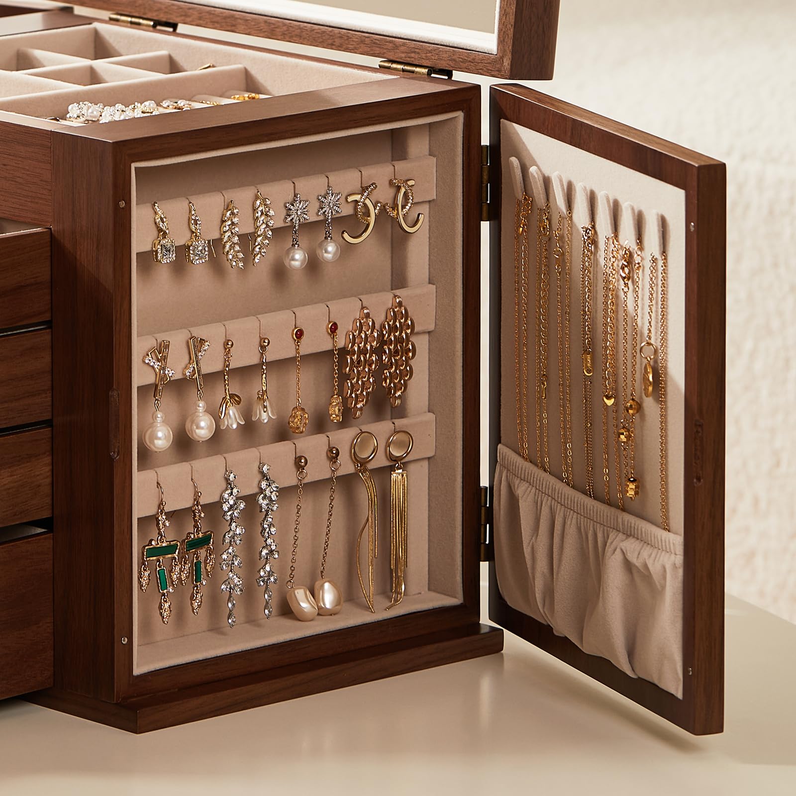 Schmuckkästchen aus Walnussholz für Damen mit Schloss, 5 Fächer | Schlichte klassische Formgebung mit viel Platz für gängigen Damenschmuck, Geschenk für Frauen