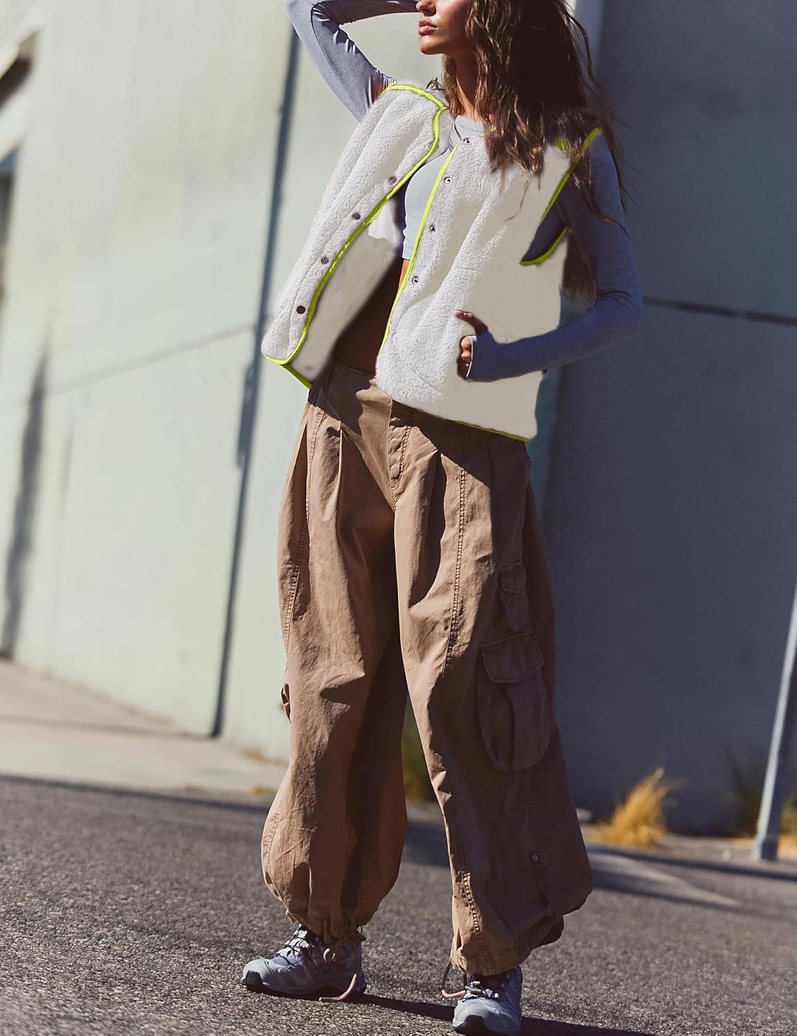 Qiaomai Womens Fuzzy Fleece Vest Casual Button Down Contrast Trim Sleeveless Sherpa Jacket Outerwear - Image 5