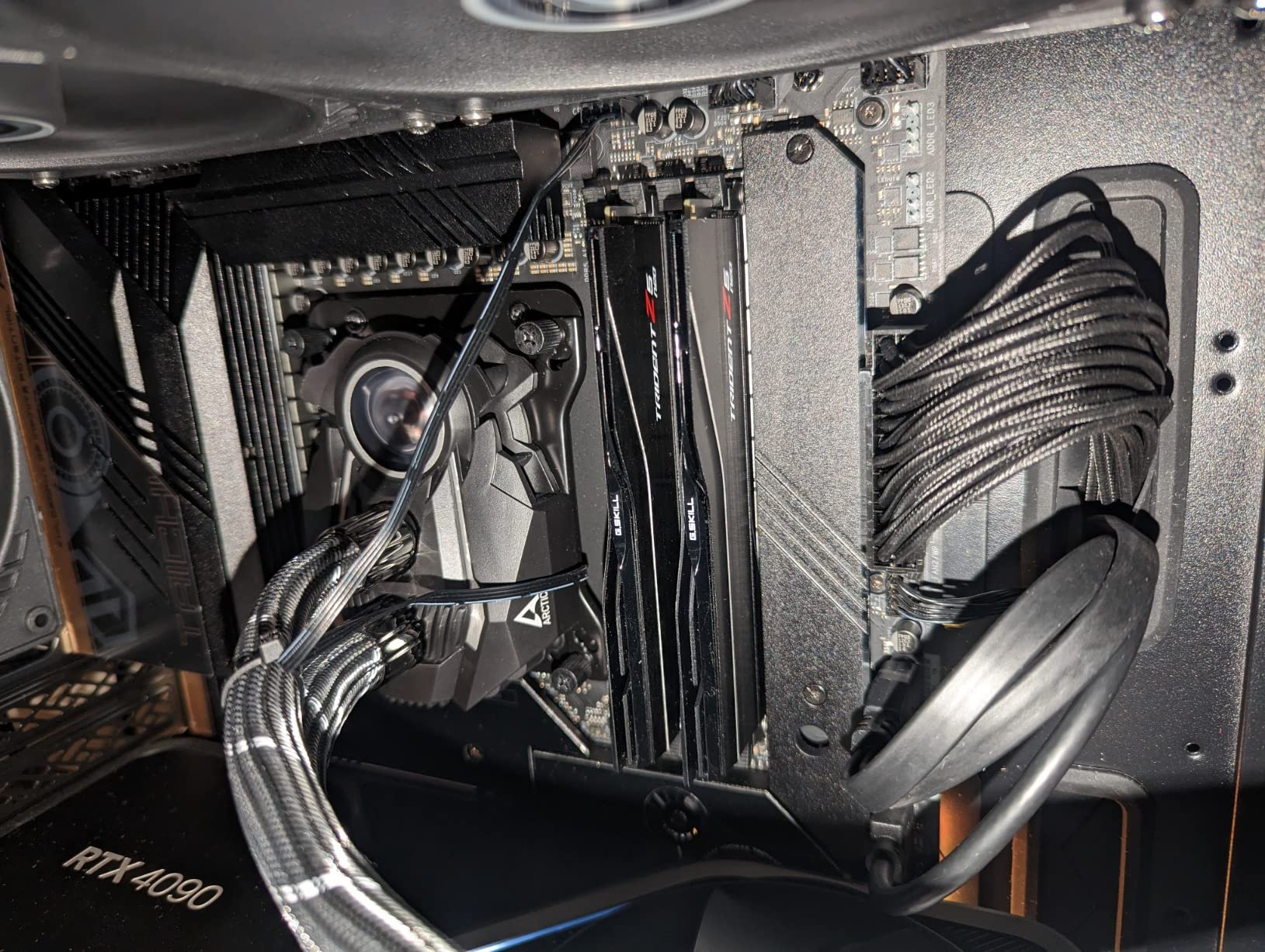 Works great with 7950X with some caveats