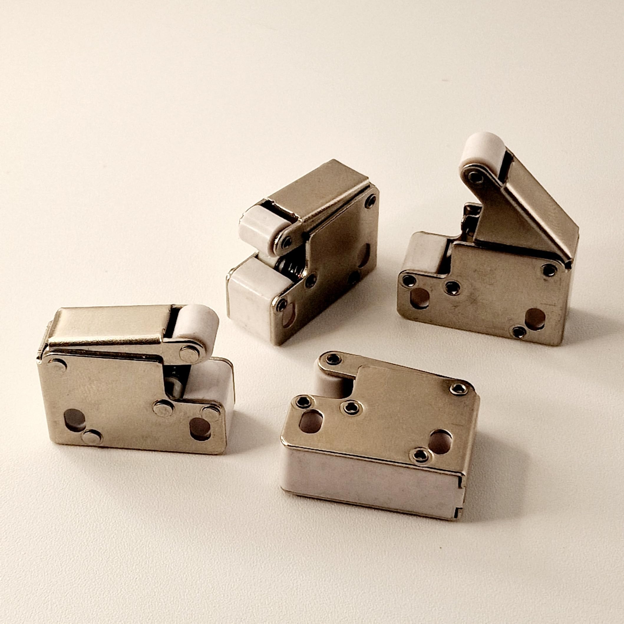 CARTONGESSO FAI DA TE - 4 uds. Mecanismo de apertura push pull para escotilla de inspección - nuevo modelo mini Latch L001C