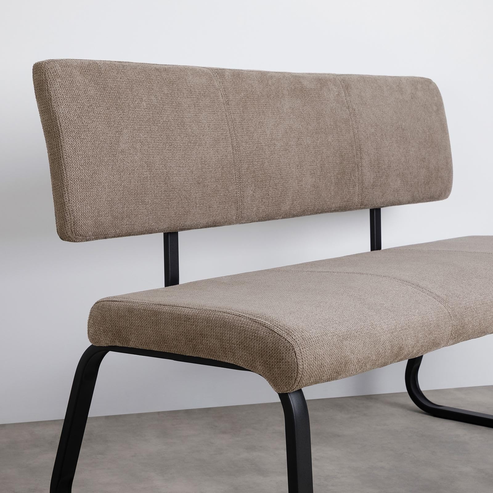 IDIMEX Banc d'entrée Vilas L 135 cm, siège avec 3 Places, Banquette au piètement chromé et Dossier au revêtement en Tissu Coloris Marron Clair