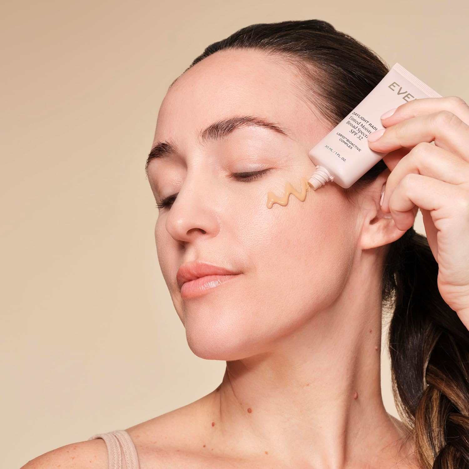 EVER Daylight Radiance Tinted Moisturizer SPF 32 — Mineral Broad-Spectrum + Hydrating Coverage, Lightweight Glow Enhancer - Shade: Medium - Image 2