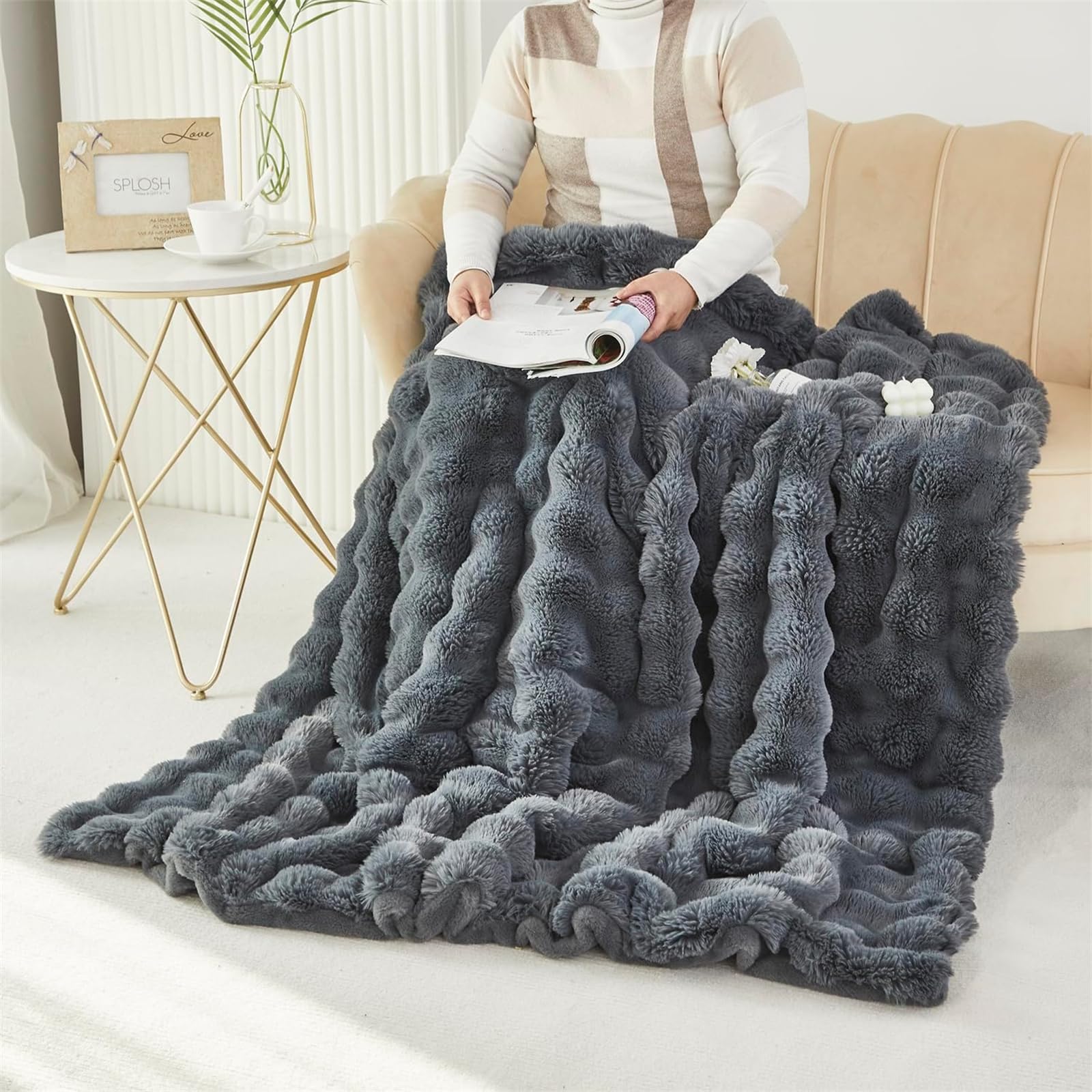 LINGKY Faux Rabbit Fur Throw Blanket, Reversible Fuzzy Warm Cozy Large Fluffy Blanket for Bed Sofa Couch Home Decor 100x160cm - Image 4