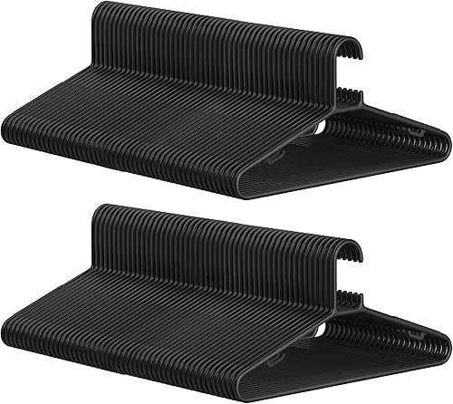 SONGMICS Perchas de plástico, paquete de 100 perchas de ropa que ahorran espacio, perchas ligeras, para pantalones, abrigos, vestidos, color negro,