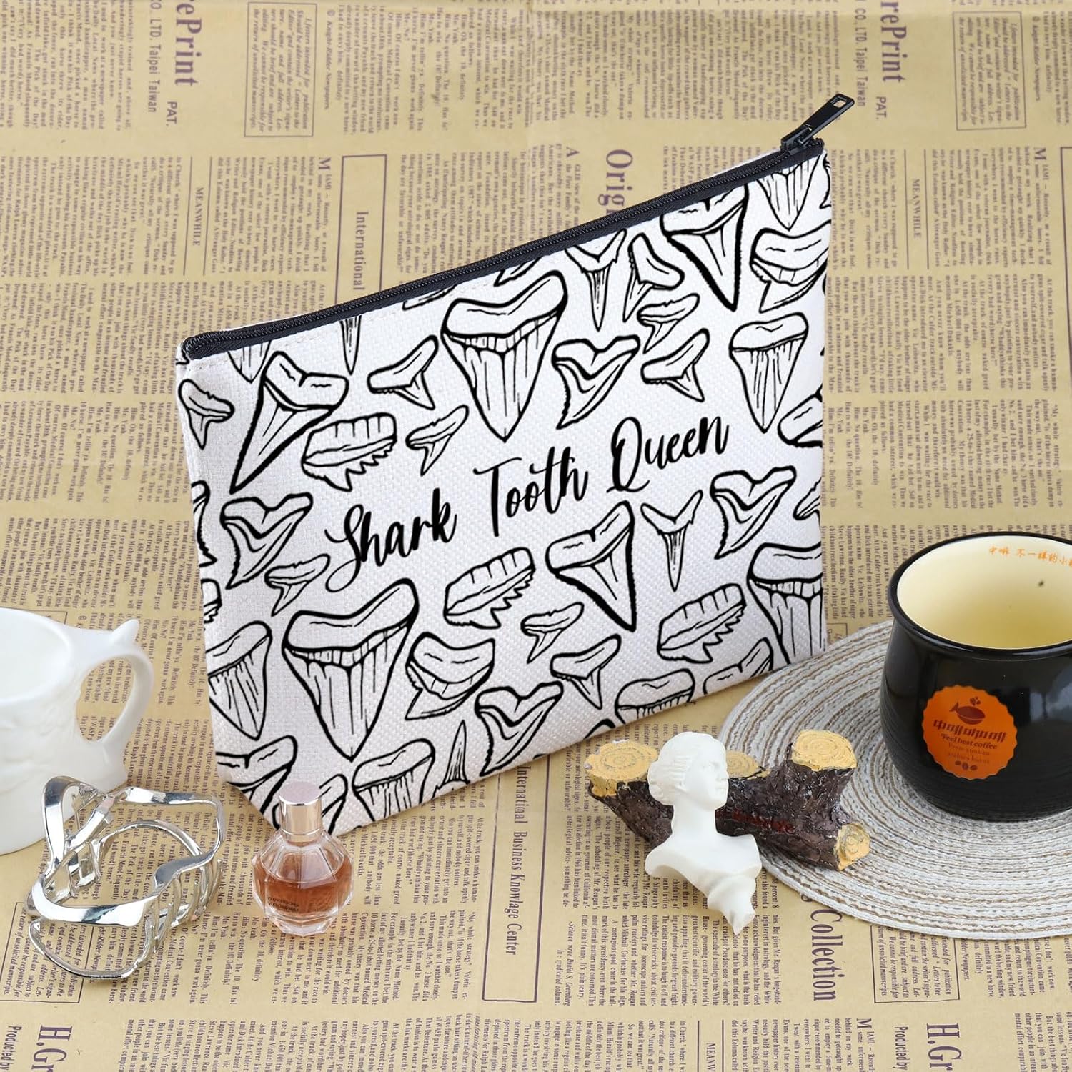 VAMSII Shark Teeth Design Gift Shark Tooth Queen Makeup Bag Fossil Hunter Cosmetic Bag Shark Teeth Lover Merch (Shark Tooth Queen M) image 3