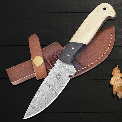 Knives Ranch Cuchillo de caza y campamento hecho a mano. Cuchillo de caza y campamento de Damasco - Espiga completa - Micarta + mango de hueso Funda