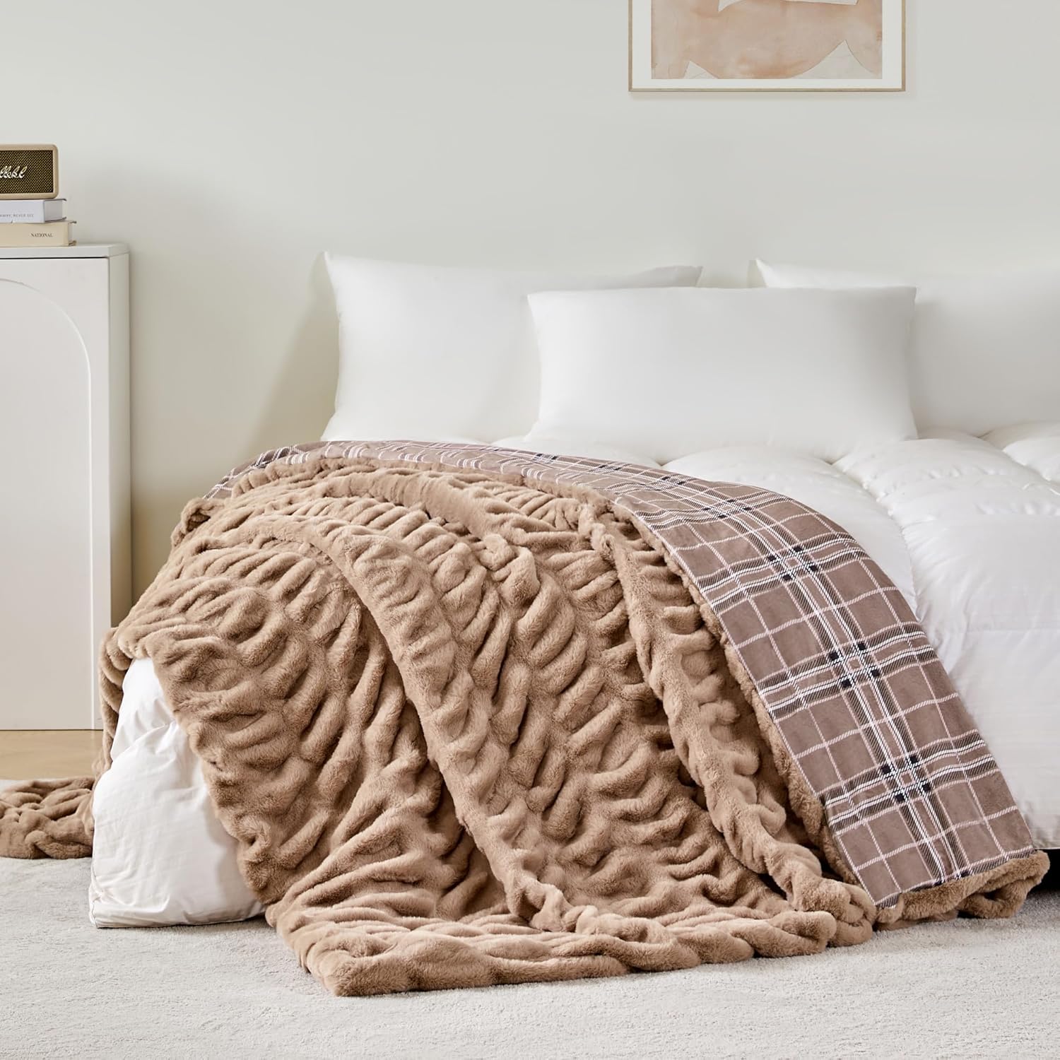 ALPHA HOME Blanket Soft Throw Blanket, Lightweight Fluffy Throw Blanket Twin Size, Luxury Home Decor Throw Blankets for Couch, Sofa, Bed, Brown