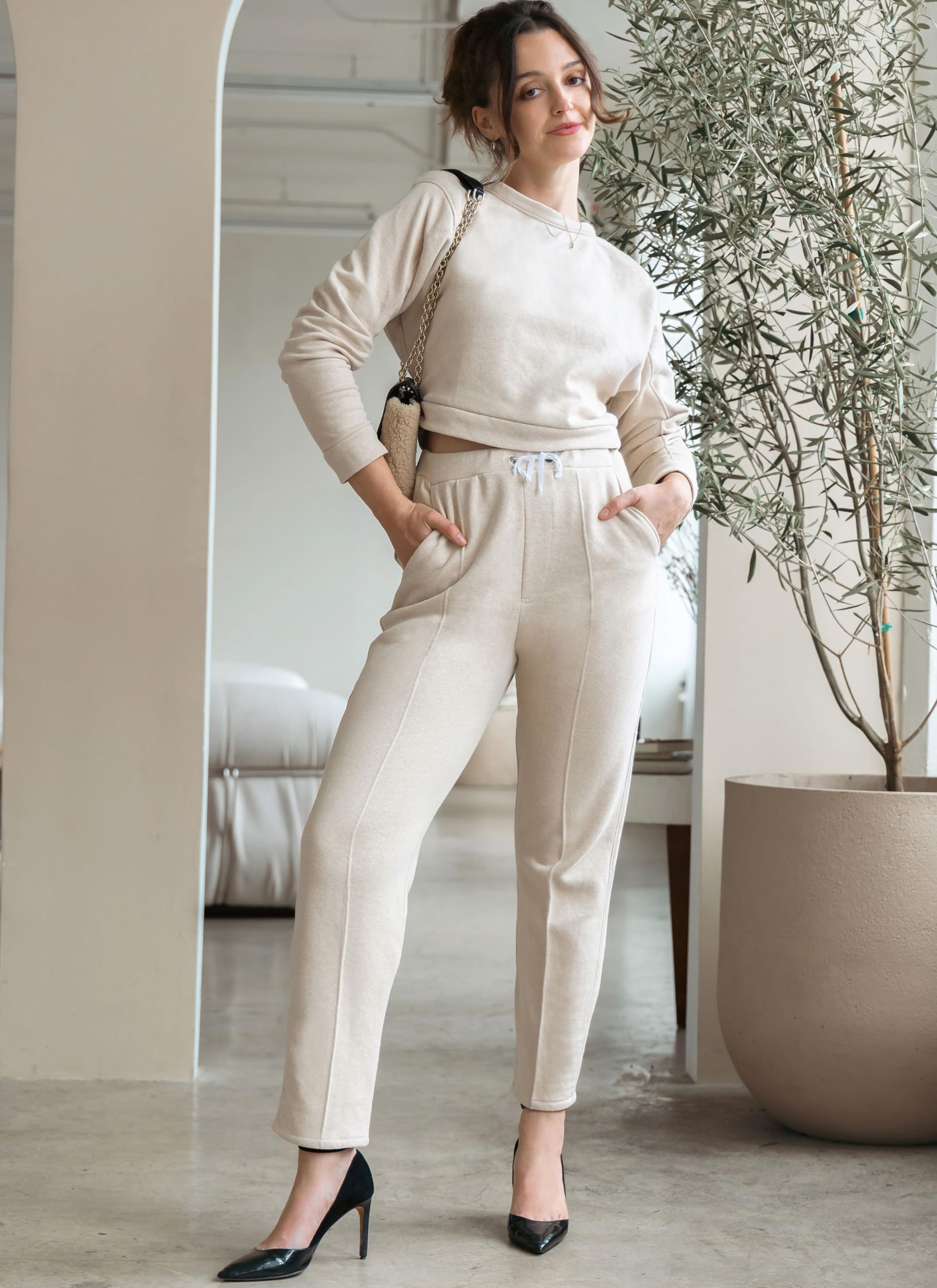 MCCALLS M8447A Misses' Knit Top and Pants by Brandi Joan A (XS-S-M-L-XL), Multicoloured - Image 4