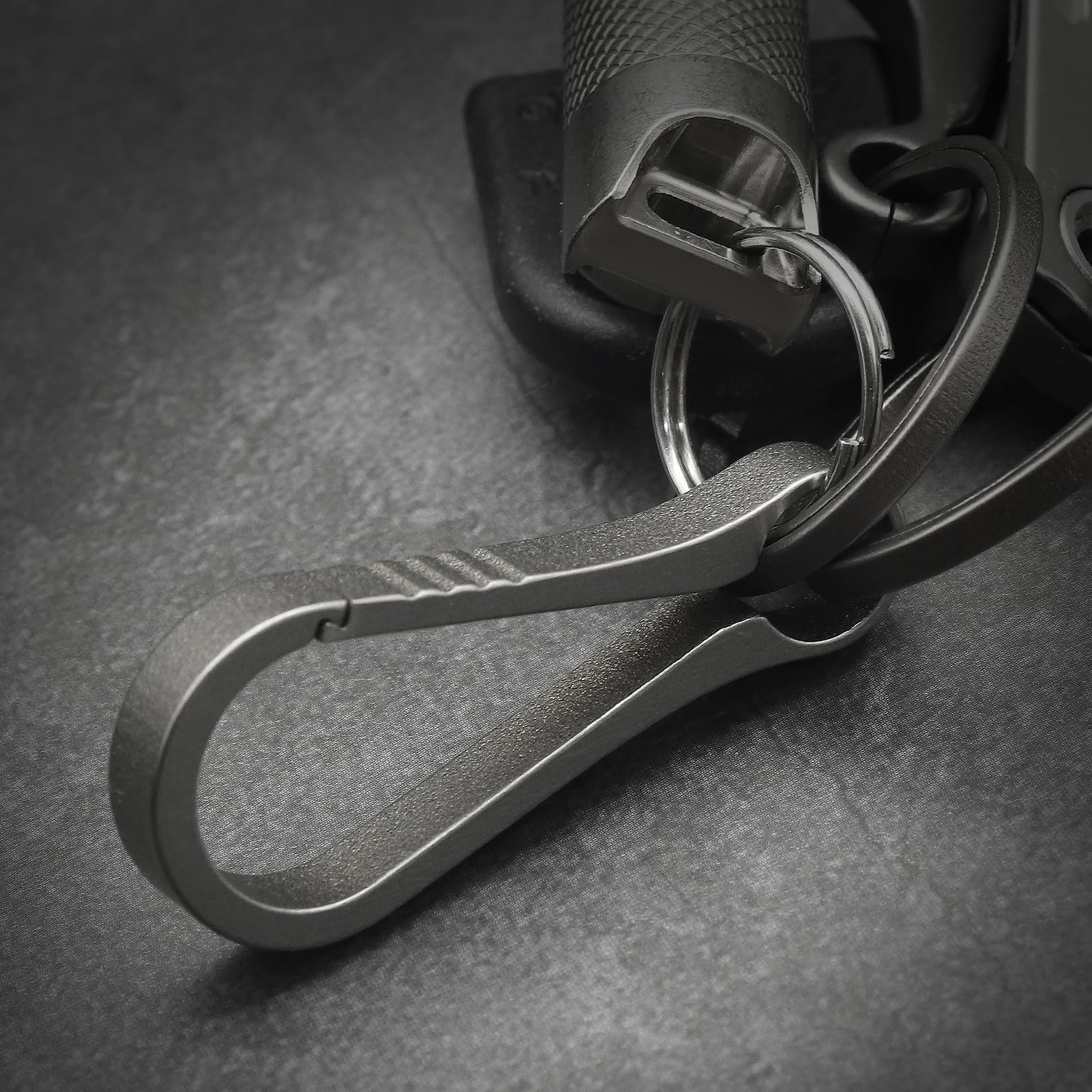 PJYTAC 2PCS Backpack Small Carabiner Clip,Titanium Carabiner Keychain, Minimalist Keychain Mini Key Clip EDC Quick Release Hooks