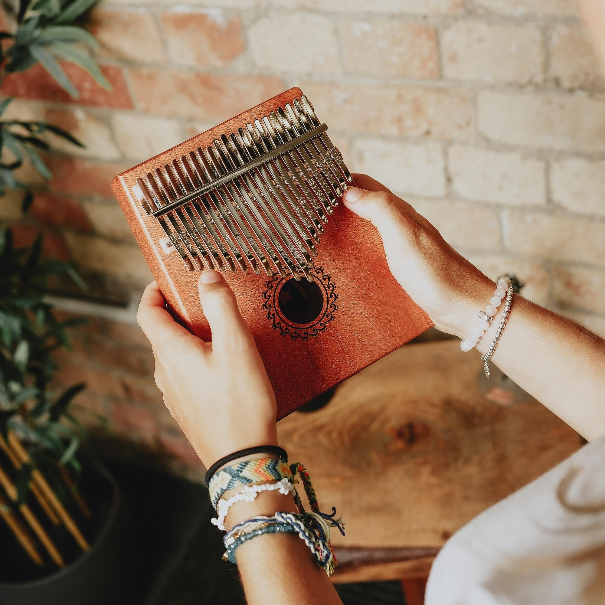 A-Star Kalimba-Daumenklavier mit 21 Tasten und Mahagonikorpus – inklusive Stimmhammer, Spielanleitung und Daumenschutz