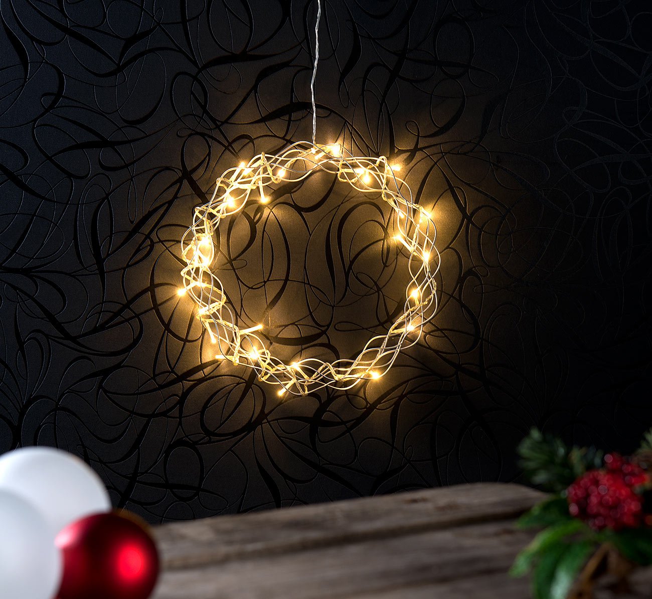 Lunartec Lichtkranz Weihnachten: 2er-Set LED-Lichterkränze für Fenster, Türen u.v.m., 32 warmweiße LEDs (Fensterbeleuchtung innen Strom, Fensterbeleuchtung Weihnachten, Kranz)