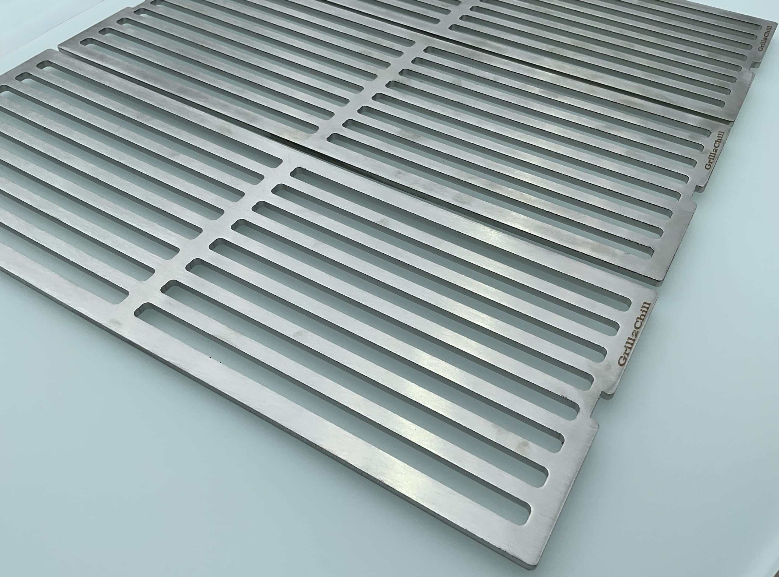 Ruszt do grilla ze stali nierdzewnej V2A 1.4301 pasuje do Grills Char-Broil Professional PRO S2 + Core B2 + LANDMANN Triton PTS 2.0 + Triton maxX PTS 2.0/3 ruszty po 160 x 440 mm = 480 x 440 x 5-5,2