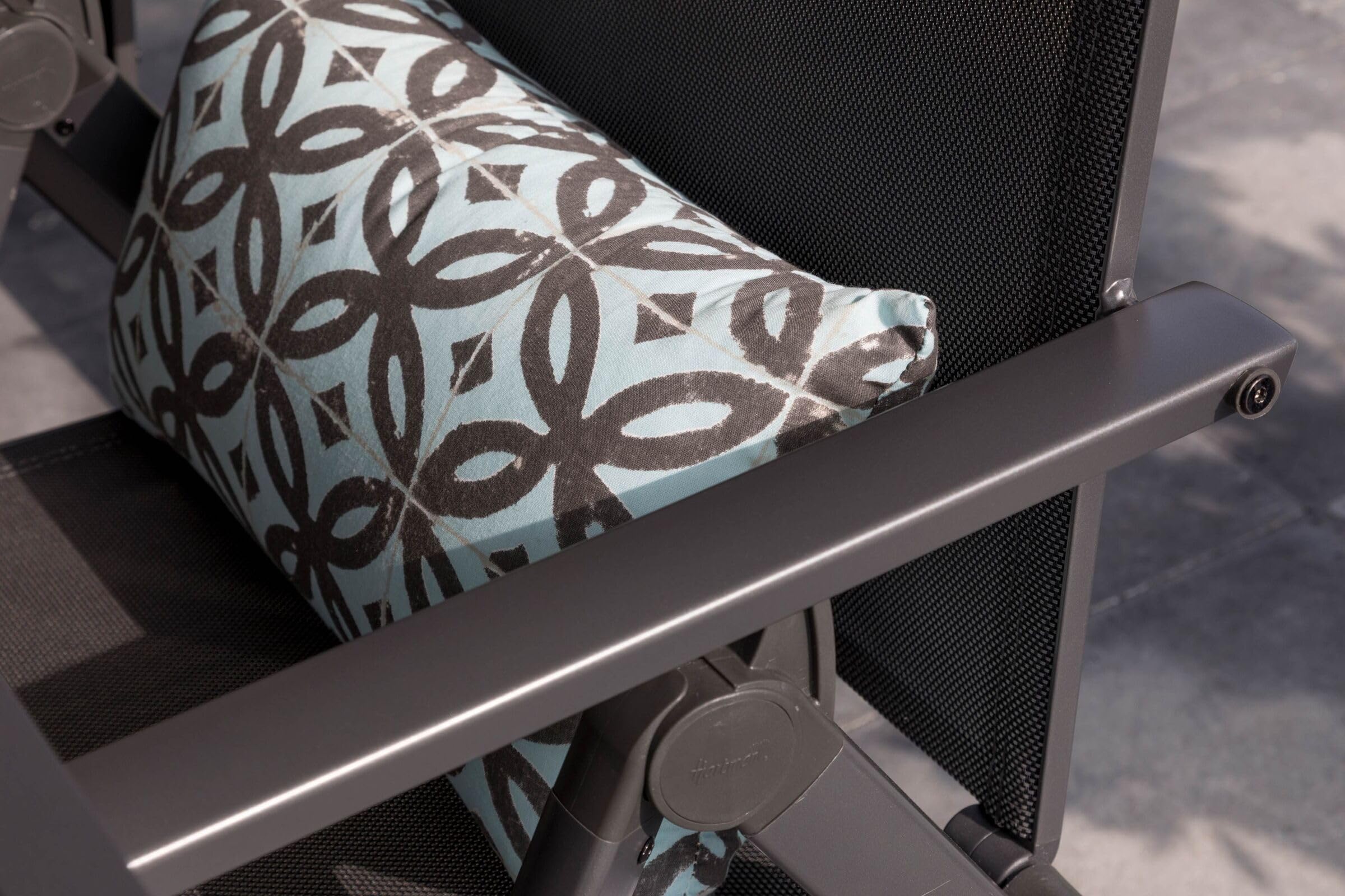 Hartman Aruba stilvoller Multipositionssessel in Xerix und Anthrazit, solides Aluminiumgestell, Sitzfläche aus hochwertigem Textilen, 73 x 62,5 x 112,5 cm, Rückenlehne 7-Fach verstellbar, wetterfest