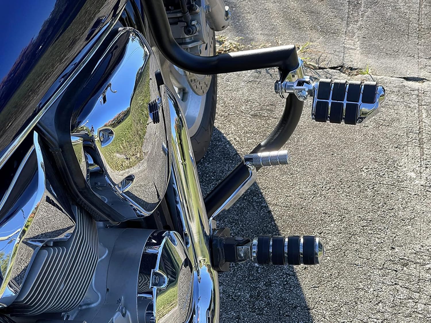 Highway Pegs Motorcycle Foot Rests w/Mount Clamp Kit For 7/8" 1" 1.25" Engine Guards Compatible with Harley Touring Softail Dyna Sportster Road King Fat Bob Road Glide Street Glide Chrome