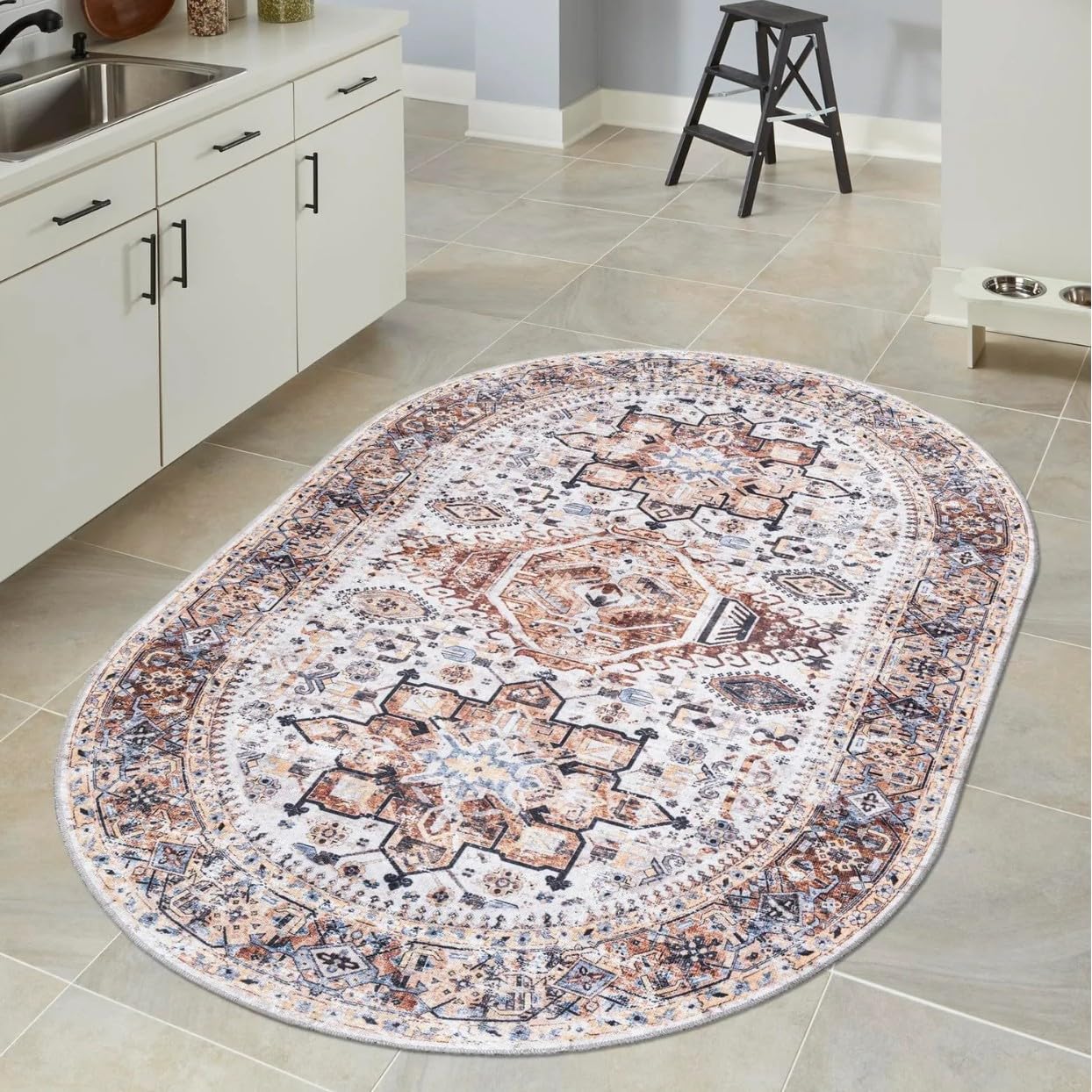 Alfombra ovalada geométrica de 80x140 cm en tonos marrones y azul turquesa para dormitorio