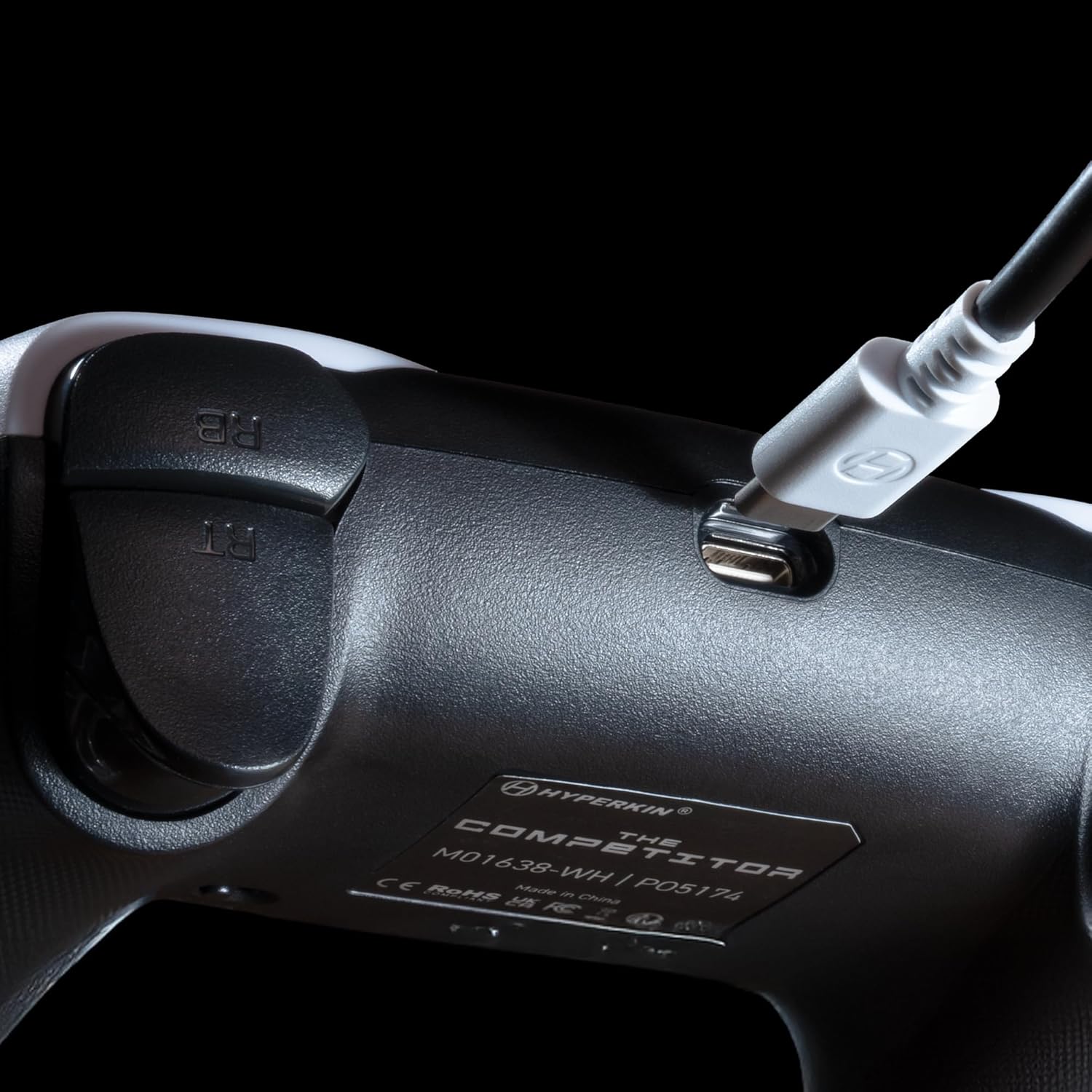 USB-C connection port on Hyperkin The Competitor controller