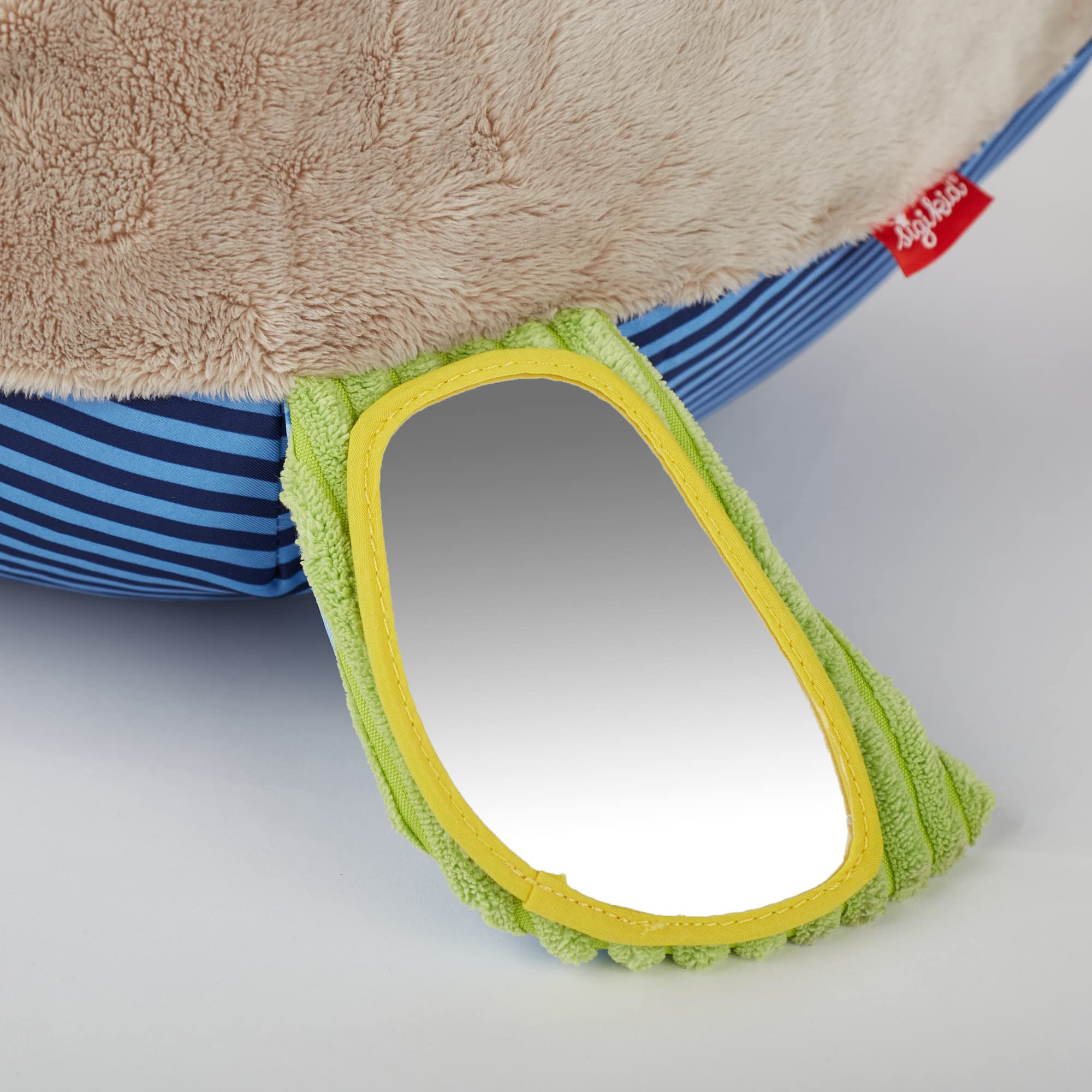 SIGIKID 42918 Babyspielzeug XXL Wal, PlayQ Lernspielzeug, Kissen-Plüschtier mit Vibrationrassel, Beißring, Rassel, Spiegel, Knisterfolie, für Babys & Kinder ab 3 Monaten, Grau/Wal 52 cm