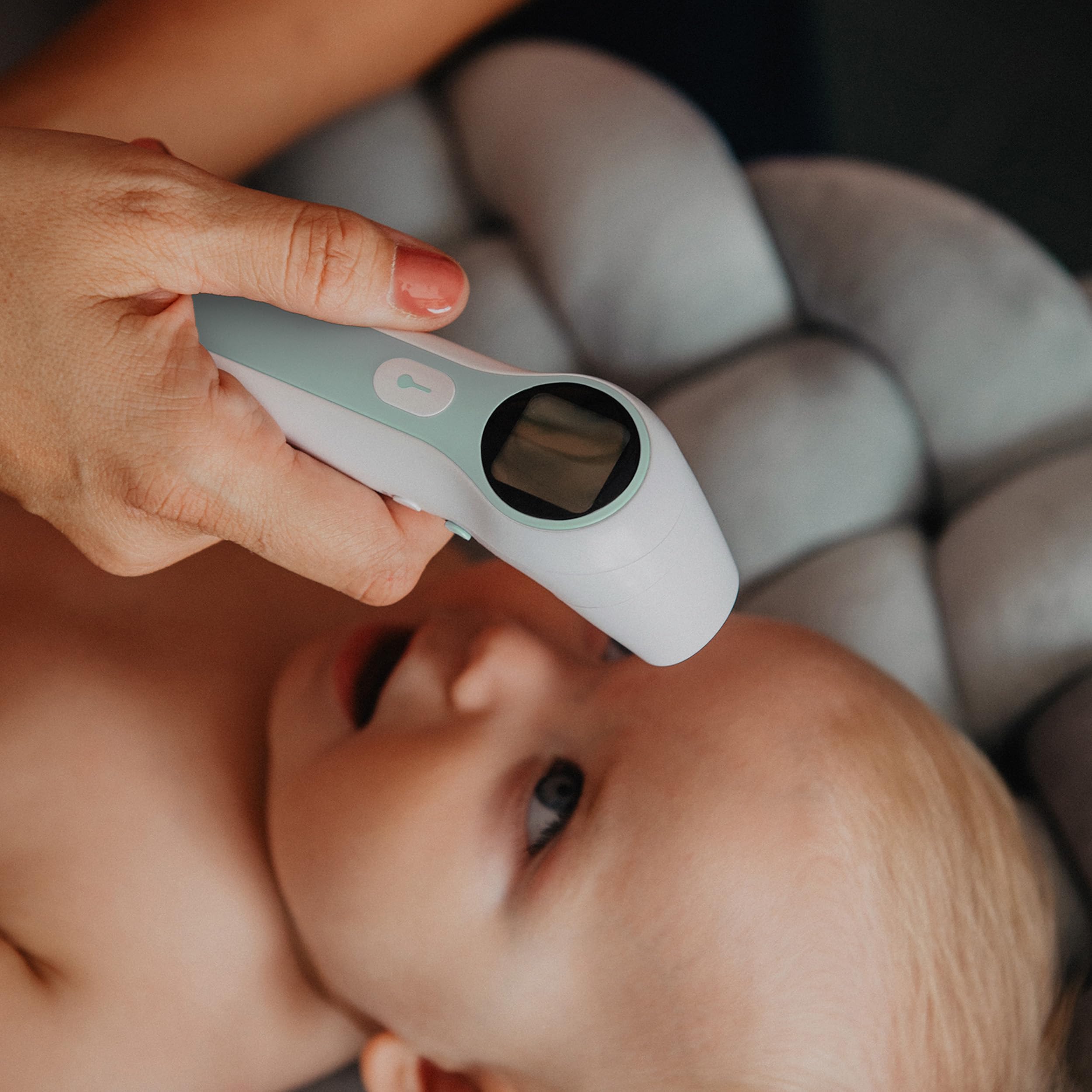 Suavinex, Termometro Digitale Neonato, Infrarossi, Senza Contatto, Misurazione Fronte e Orecchio, Lettura Rapida in 1 Secondo, Preciso, Modalità Neonati, Bambini e Adulti, con custodia, Pile Incluse